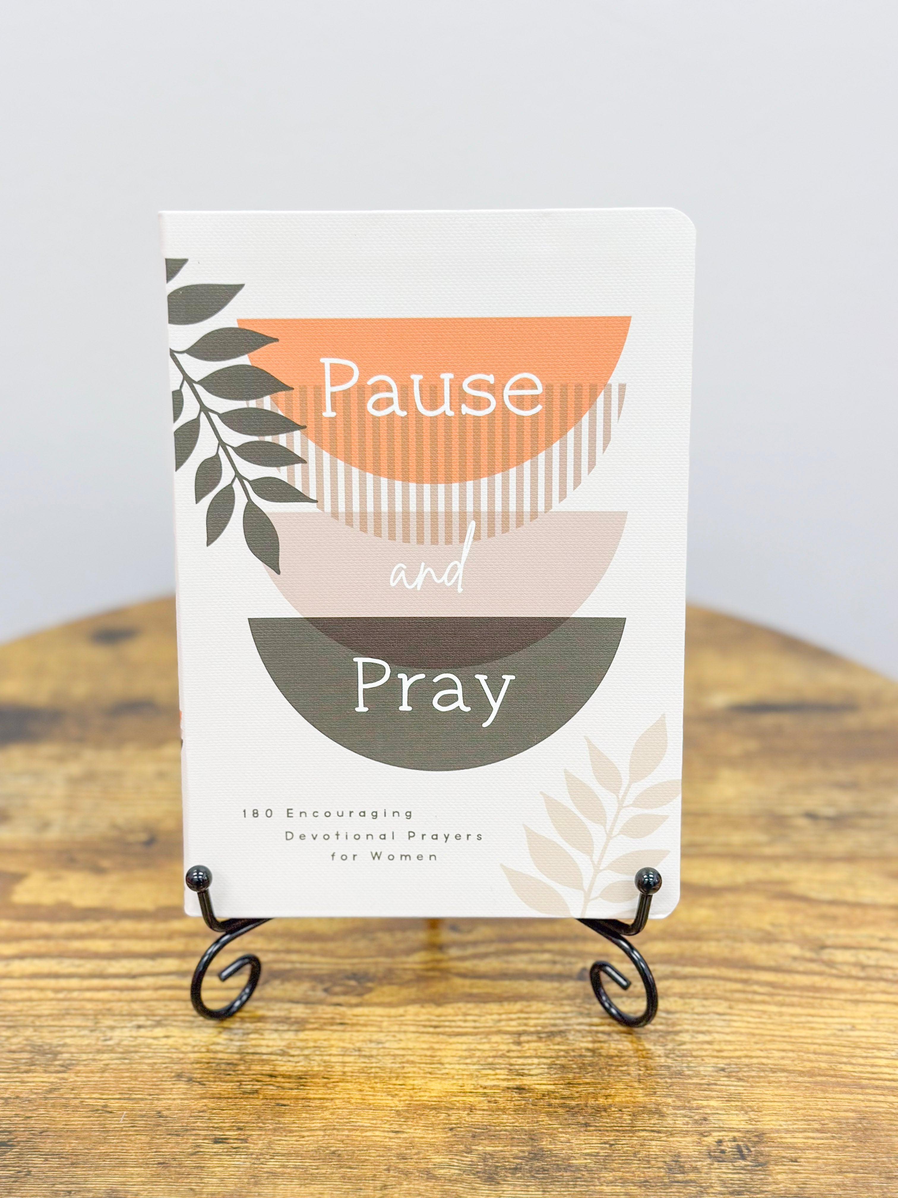 Pause and Pray :180 Encouraging Devotional Prayers For Women