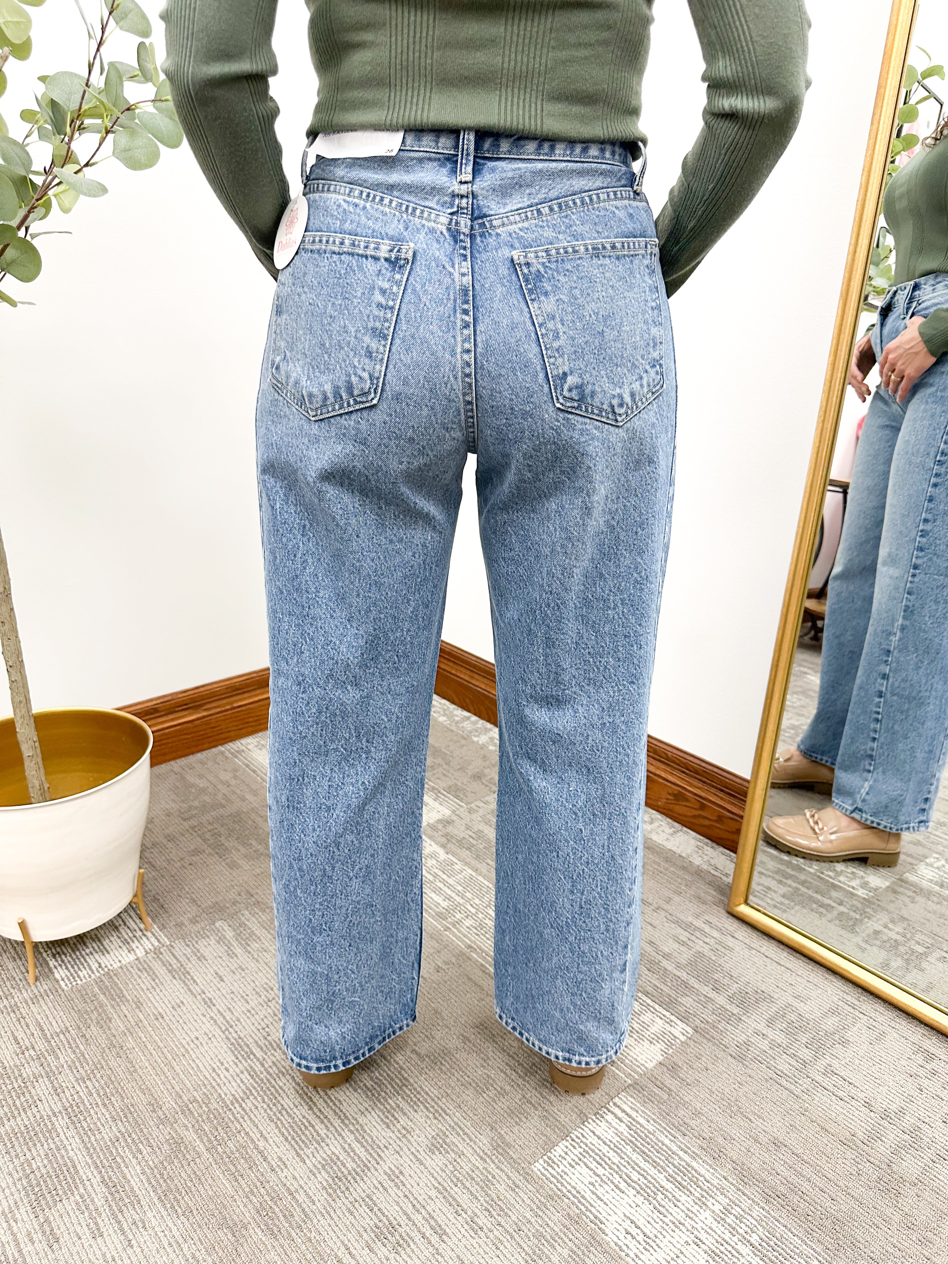 Medium Wash HR Barrel Twist Jeans