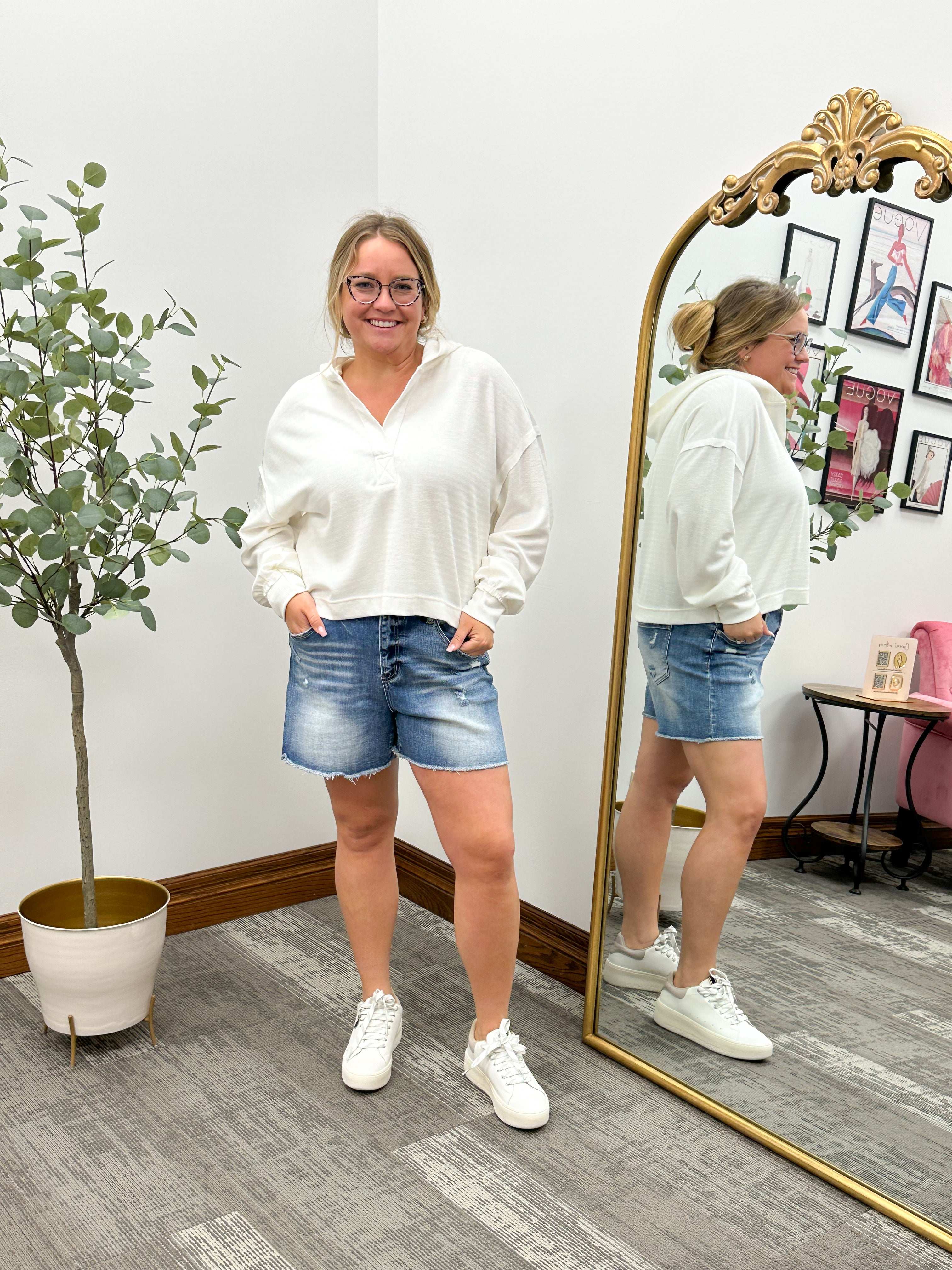 Super HR Frayed Hem Denim Shorts