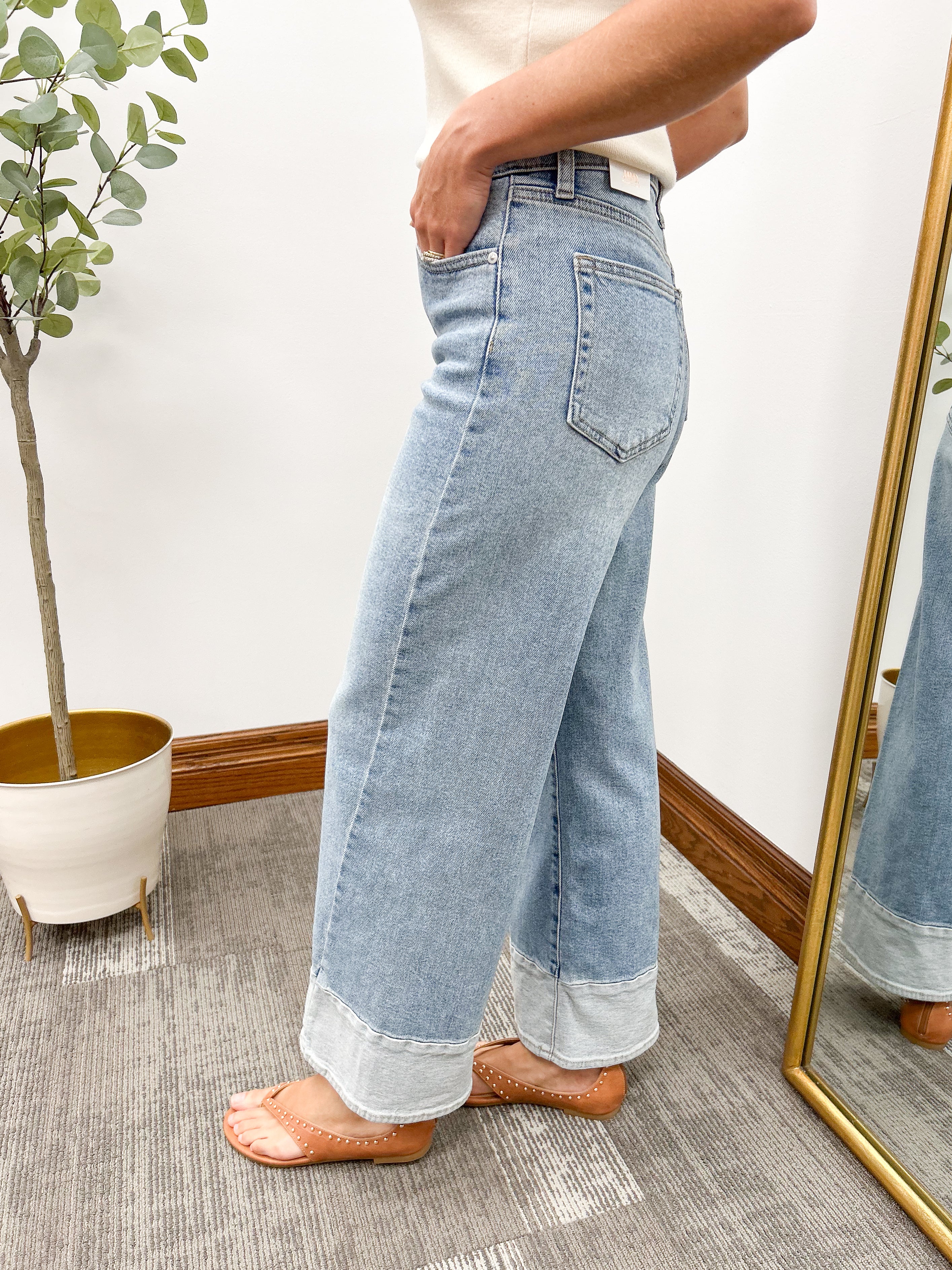 Light Wash Toned Hem Seam MR Wide Leg Jeans
