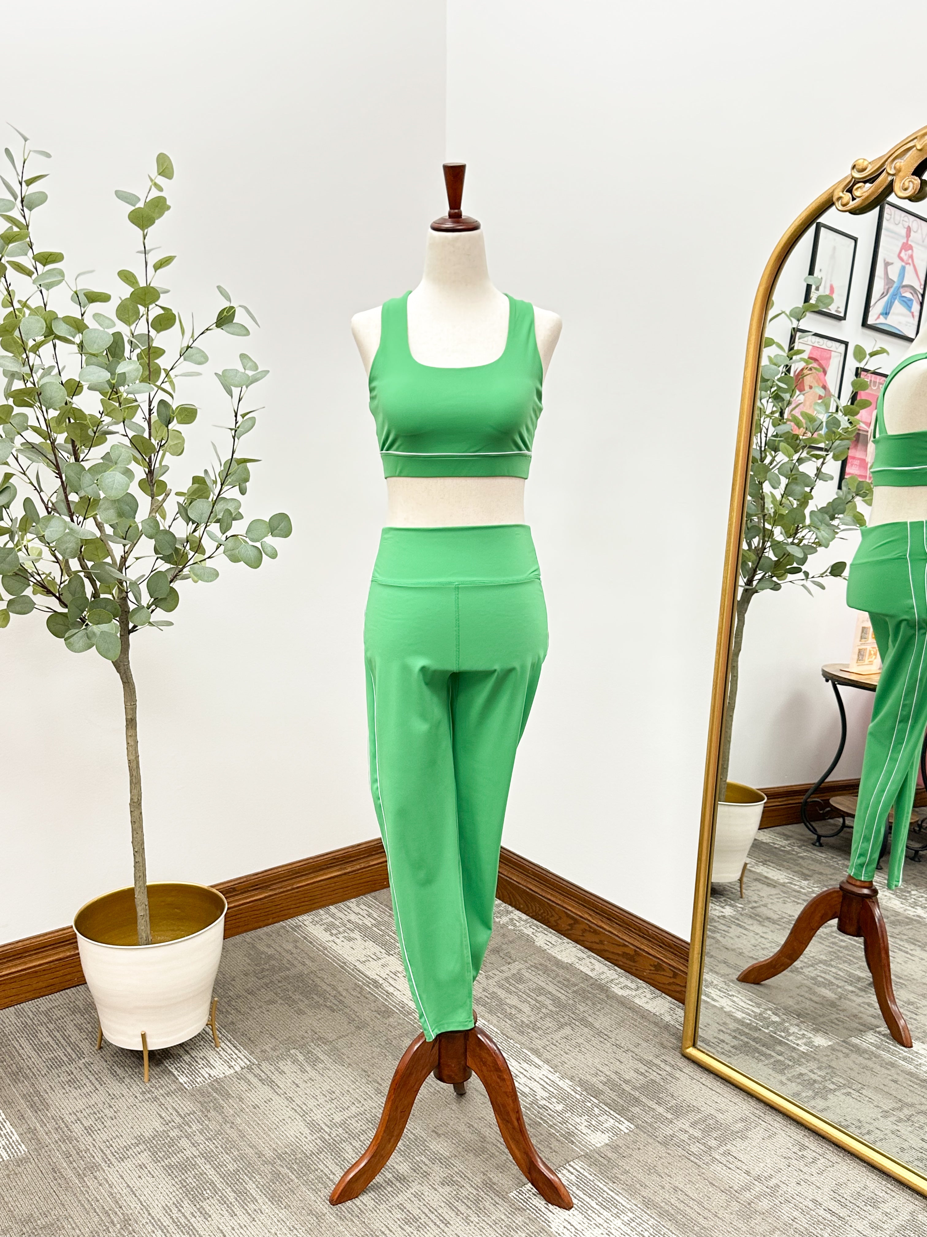 Green leggings and sports bra set, matching green set, athleisure set