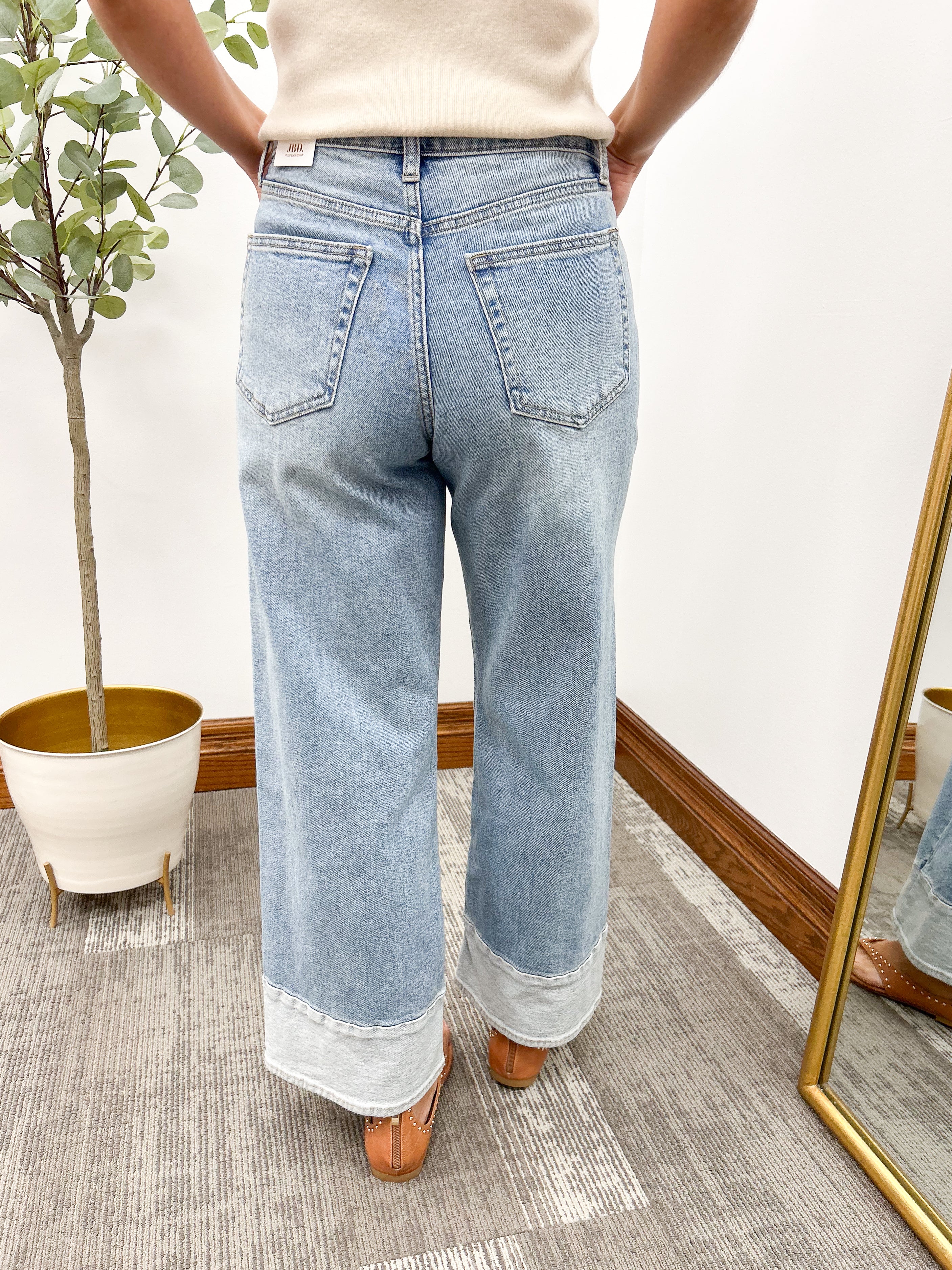 Light Wash Toned Hem Seam MR Wide Leg Jeans