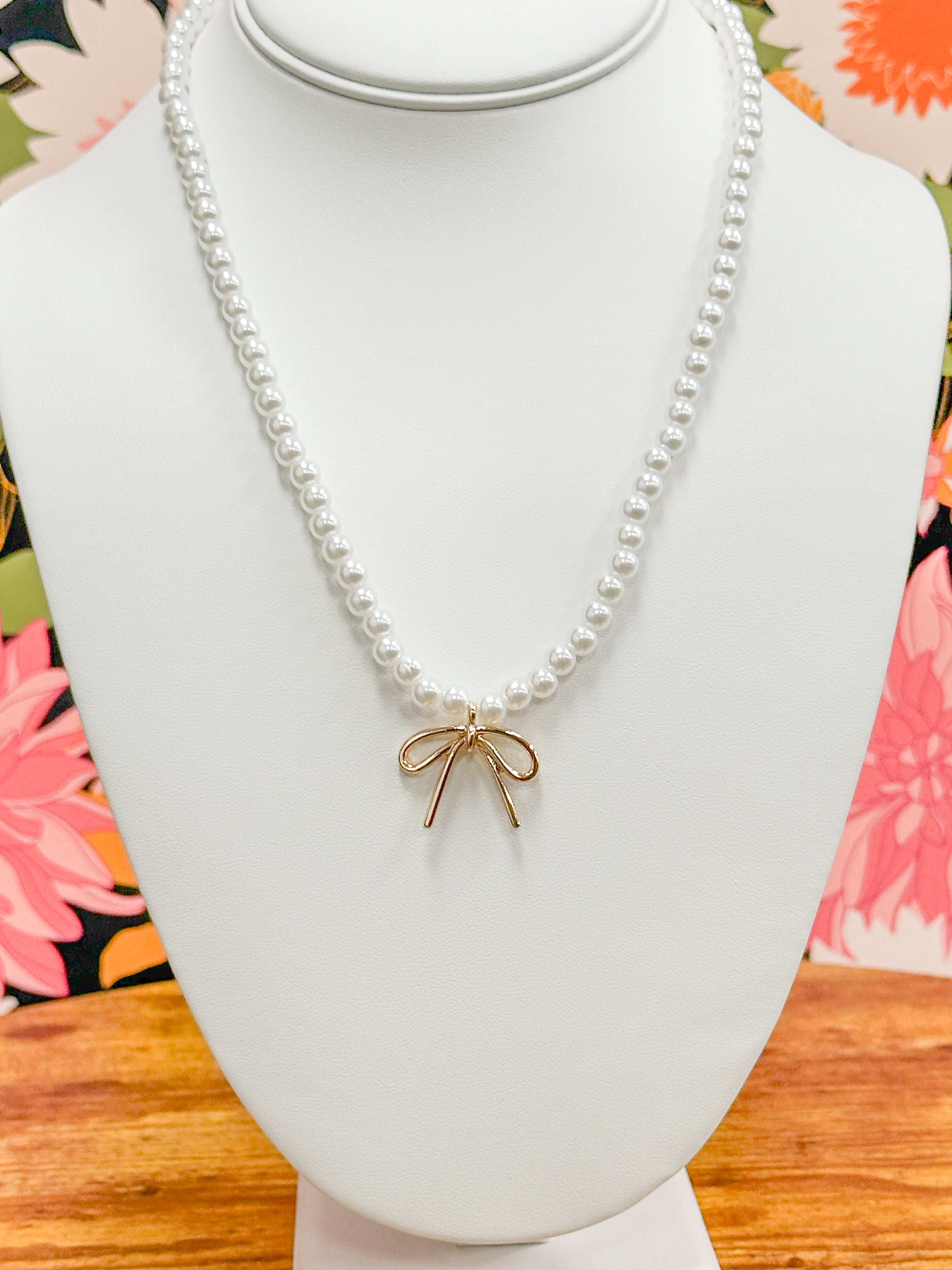 Bow Charm Pearl Necklace