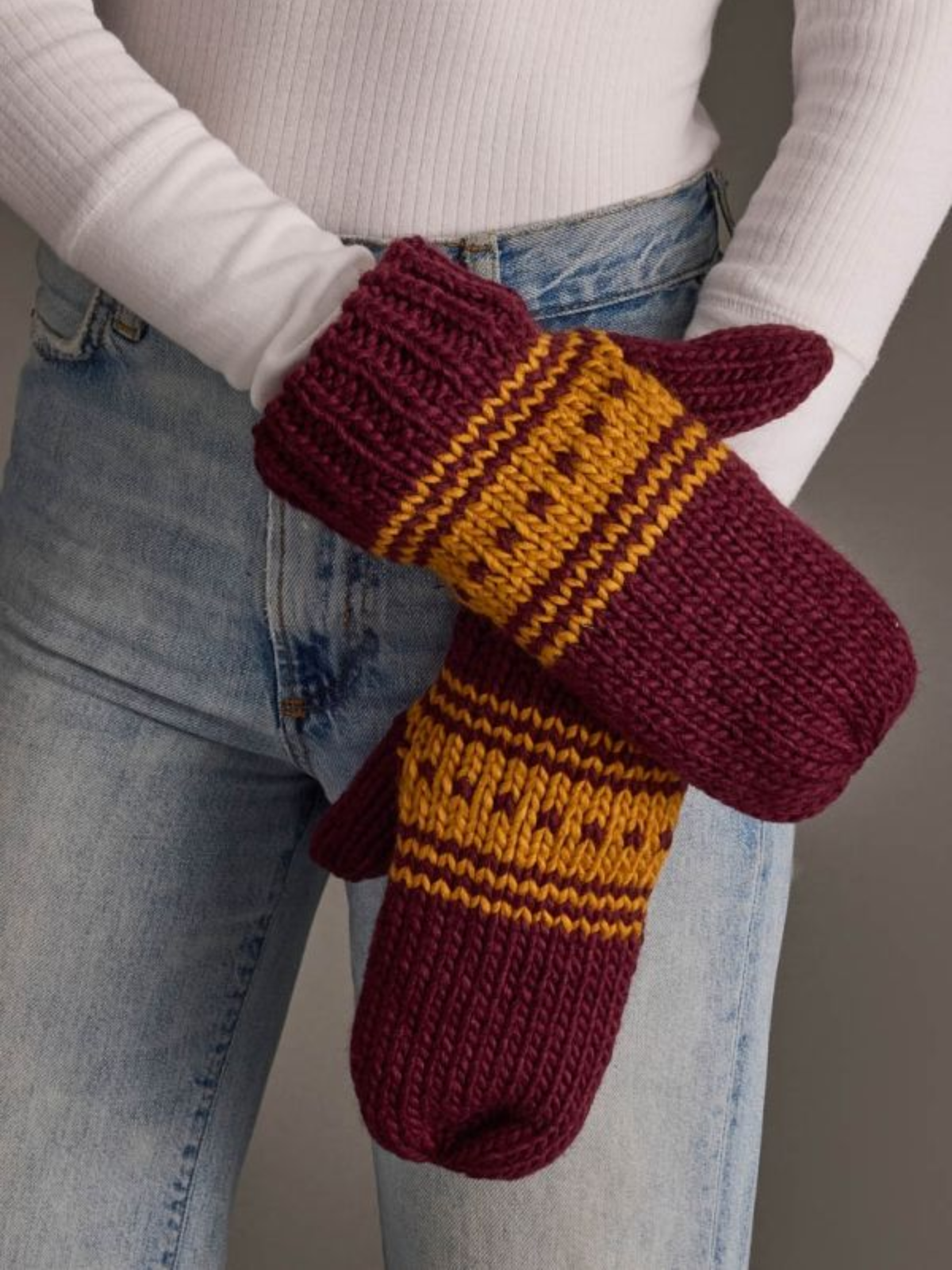 Maroon & Gold Patterned Mittens