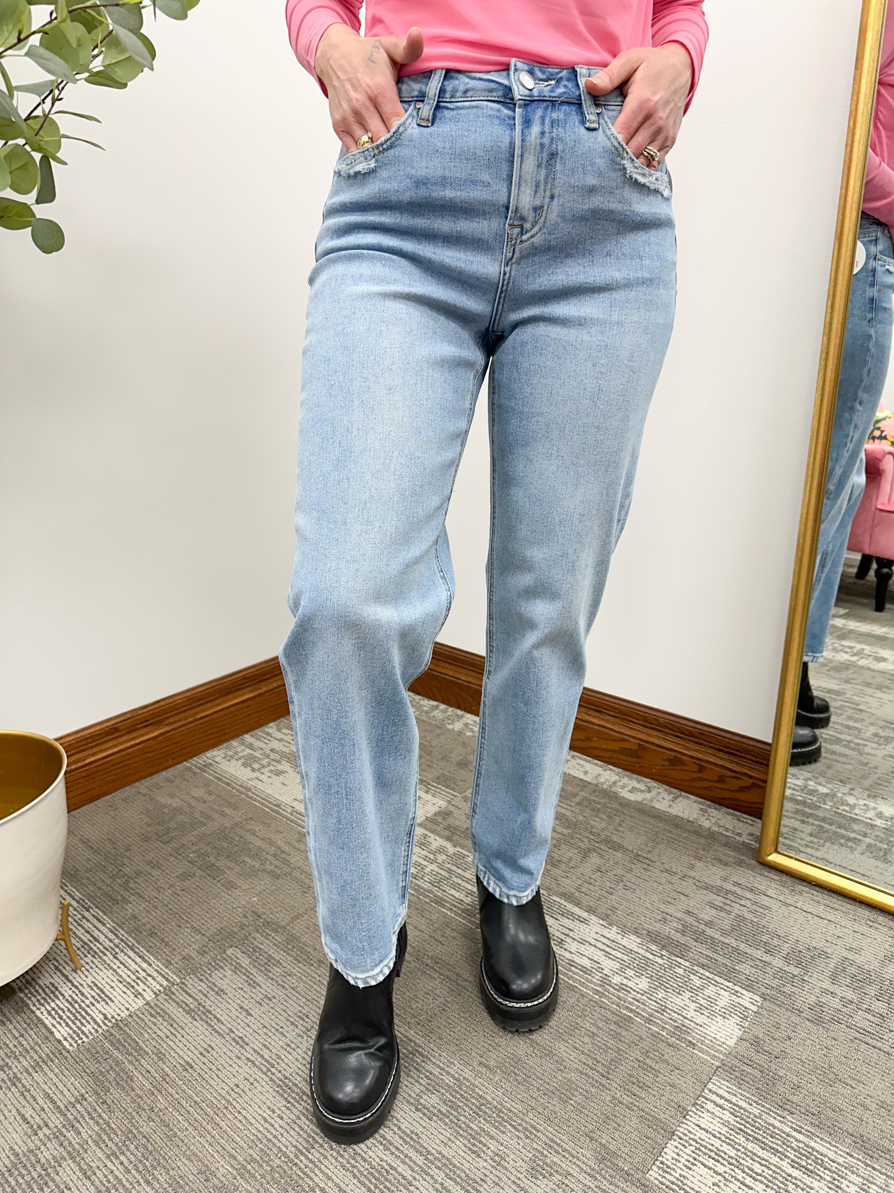 Lora HR Baggy Straight Jeans