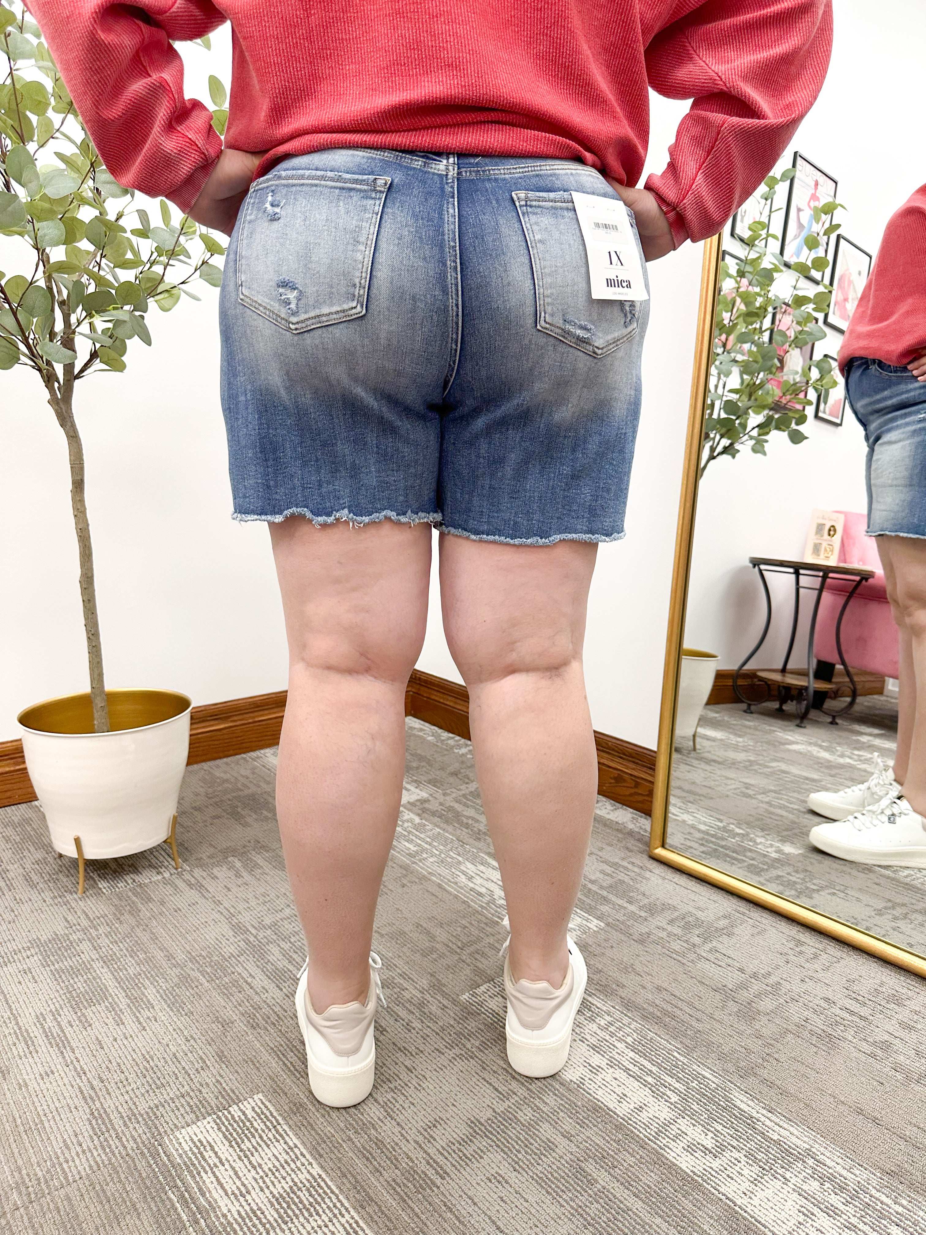 Super HR Frayed Hem Denim Shorts