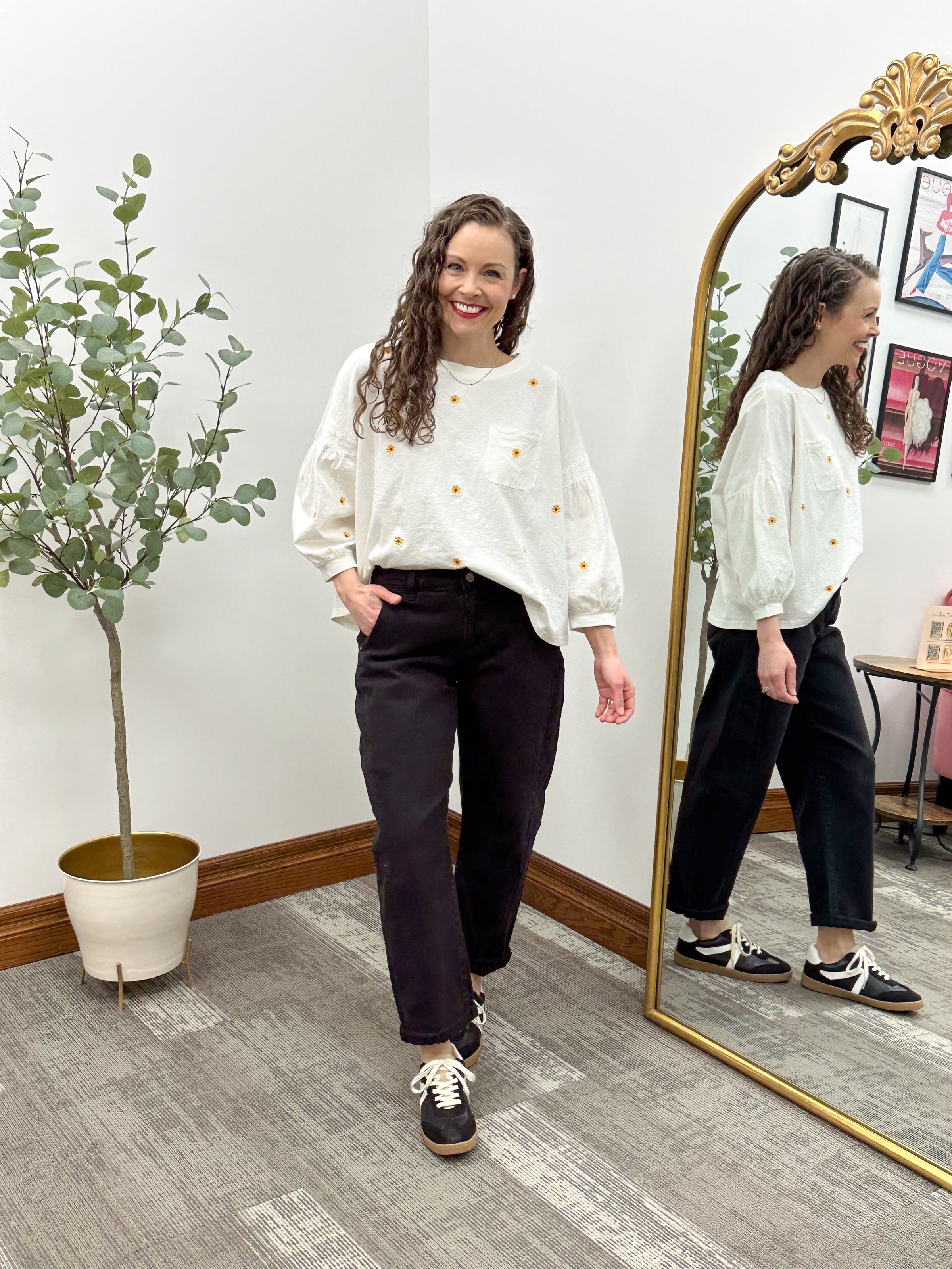 Daisy Embroidered 3/4 Sleeve Top