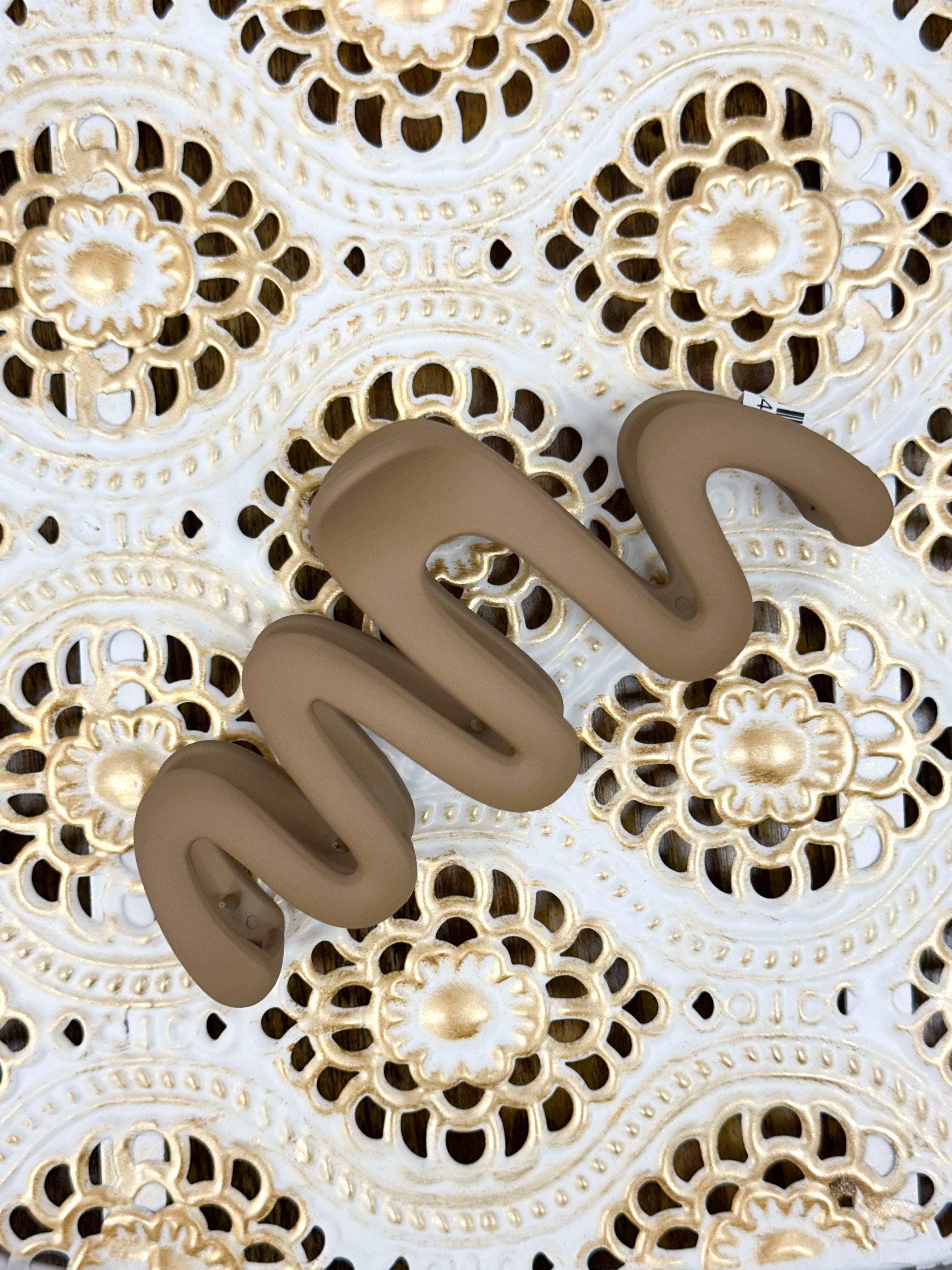 Large Wavy Claw Clip