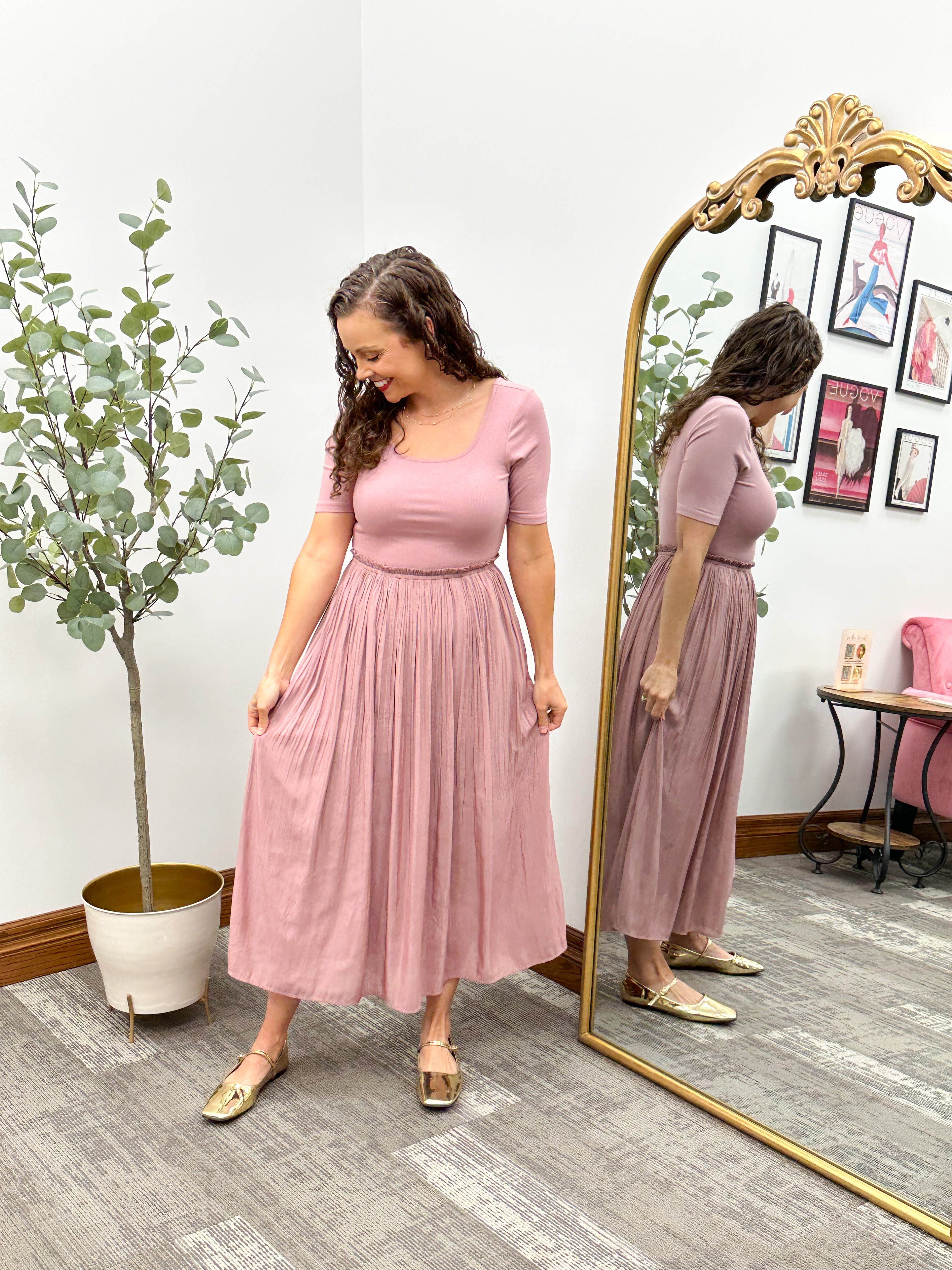 Mauve Pleated Skirt Midi Dress With Short Sleeves