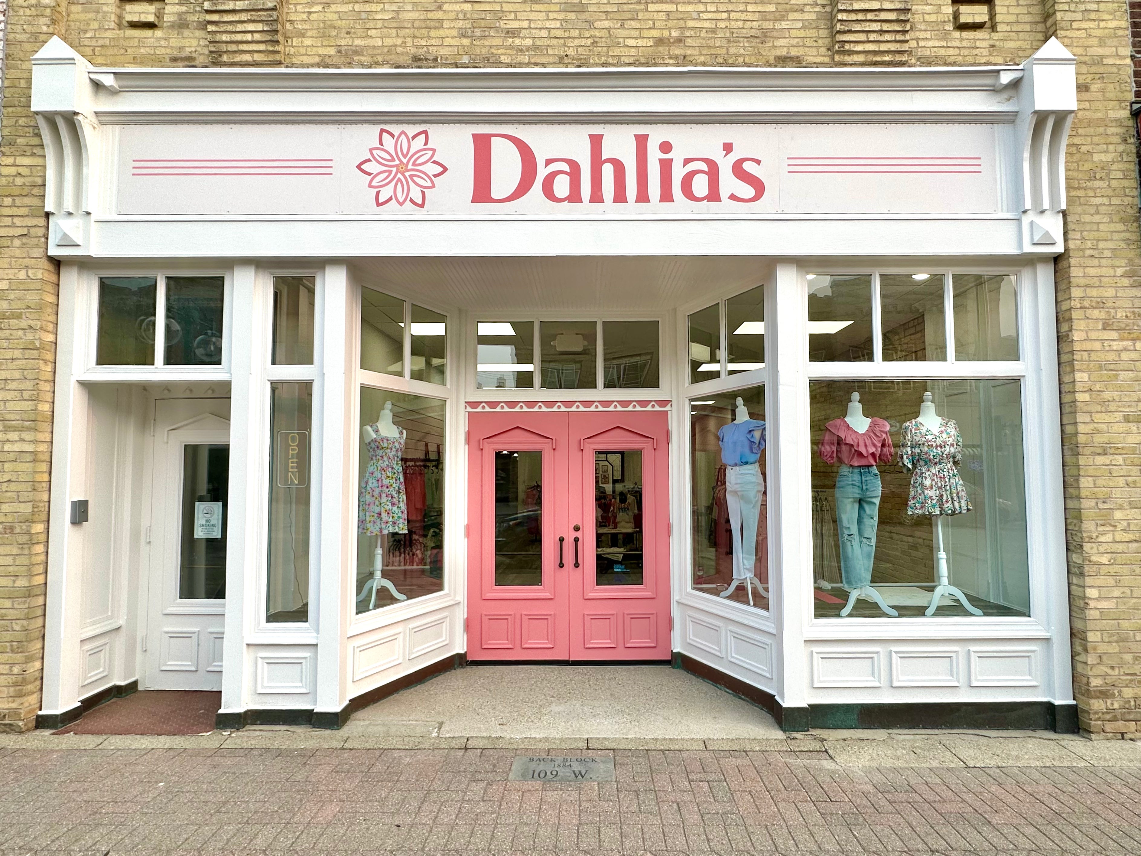 Dahlia's Downtown Boutique Store Front Photo