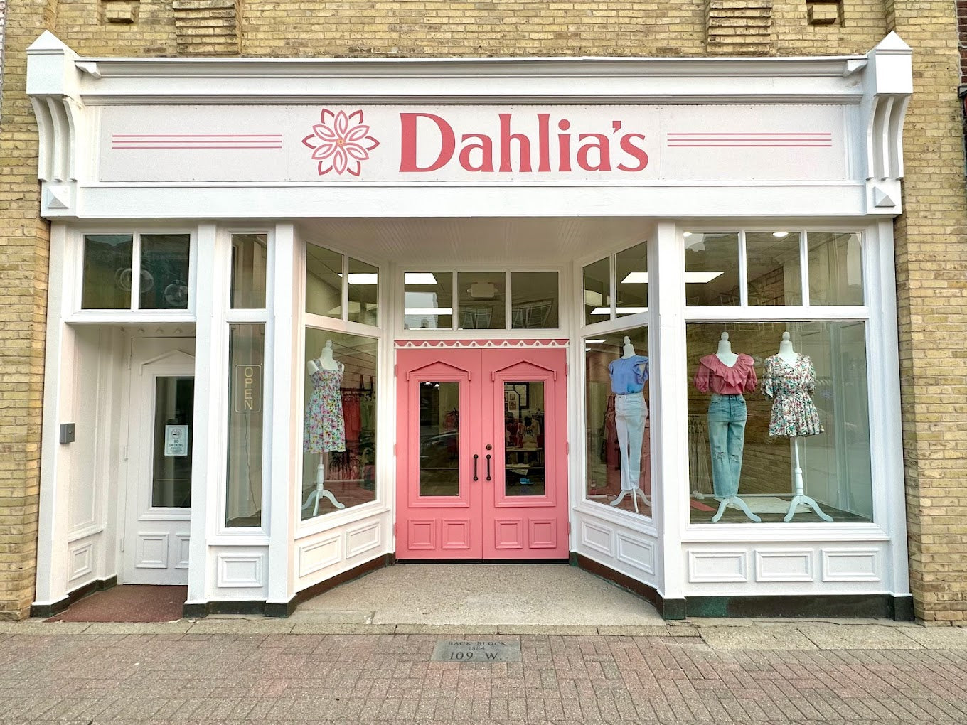 Dahlia's Downtown Boutique Store Front Photo