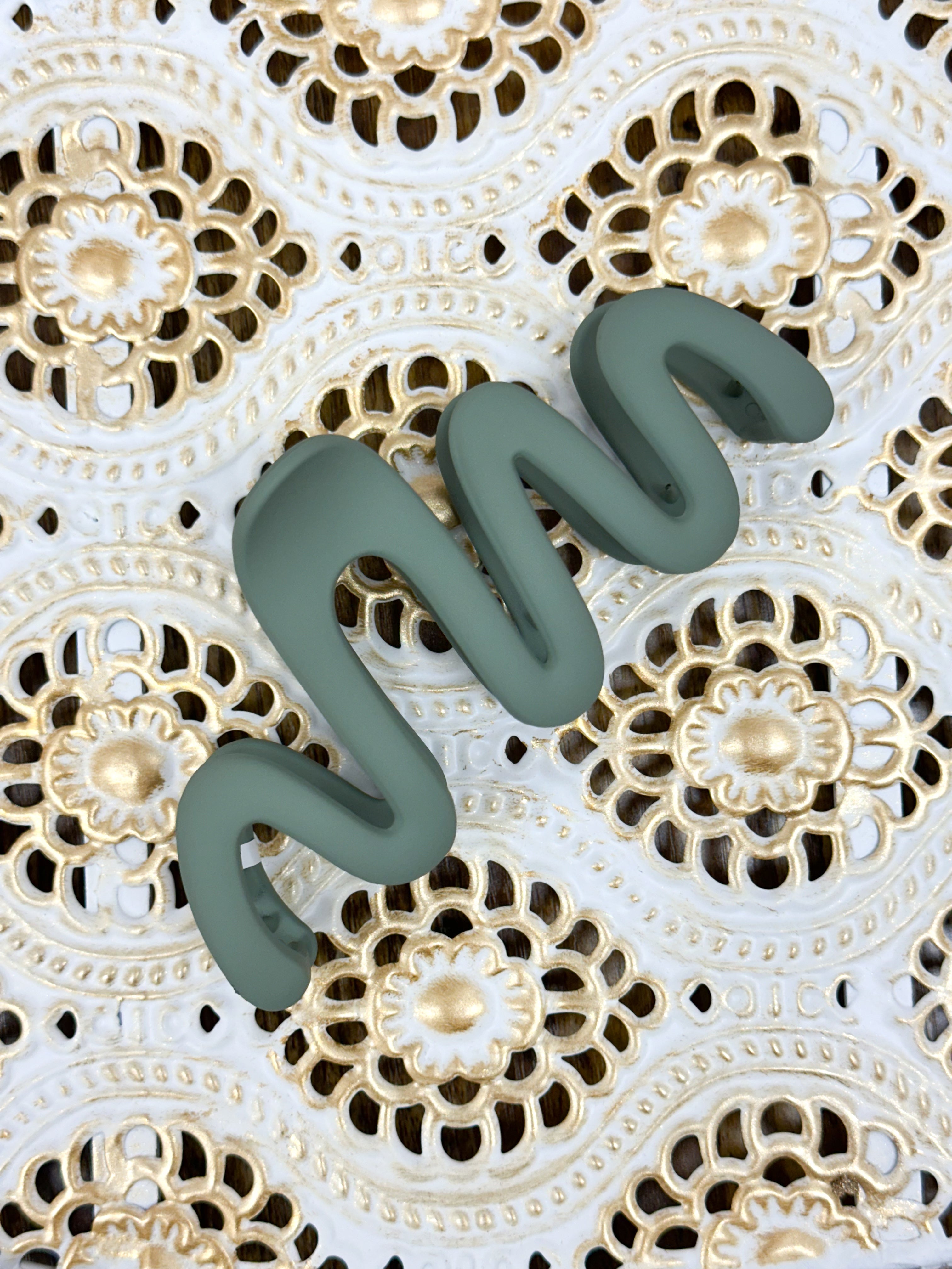 Large Wavy Claw Clip