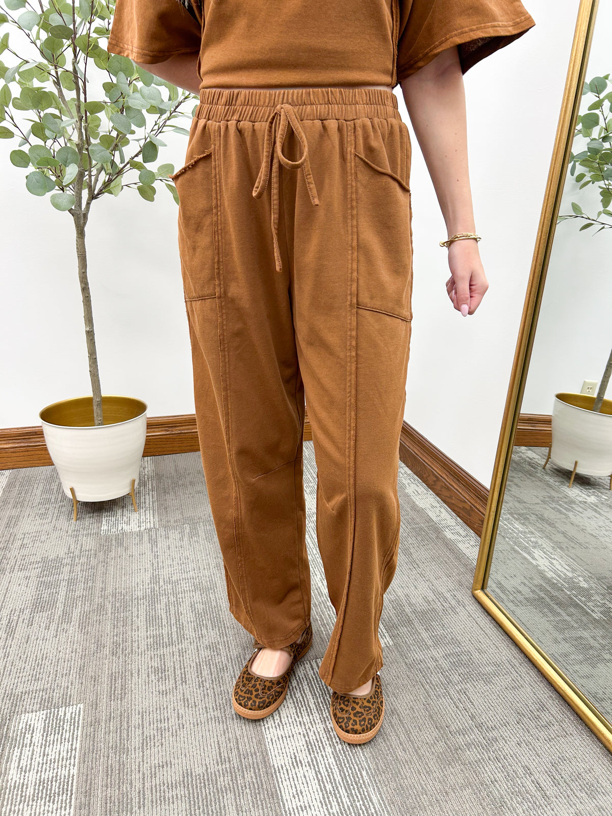 Brown Exposed Seam Barrel Leg Pants (S-3X)