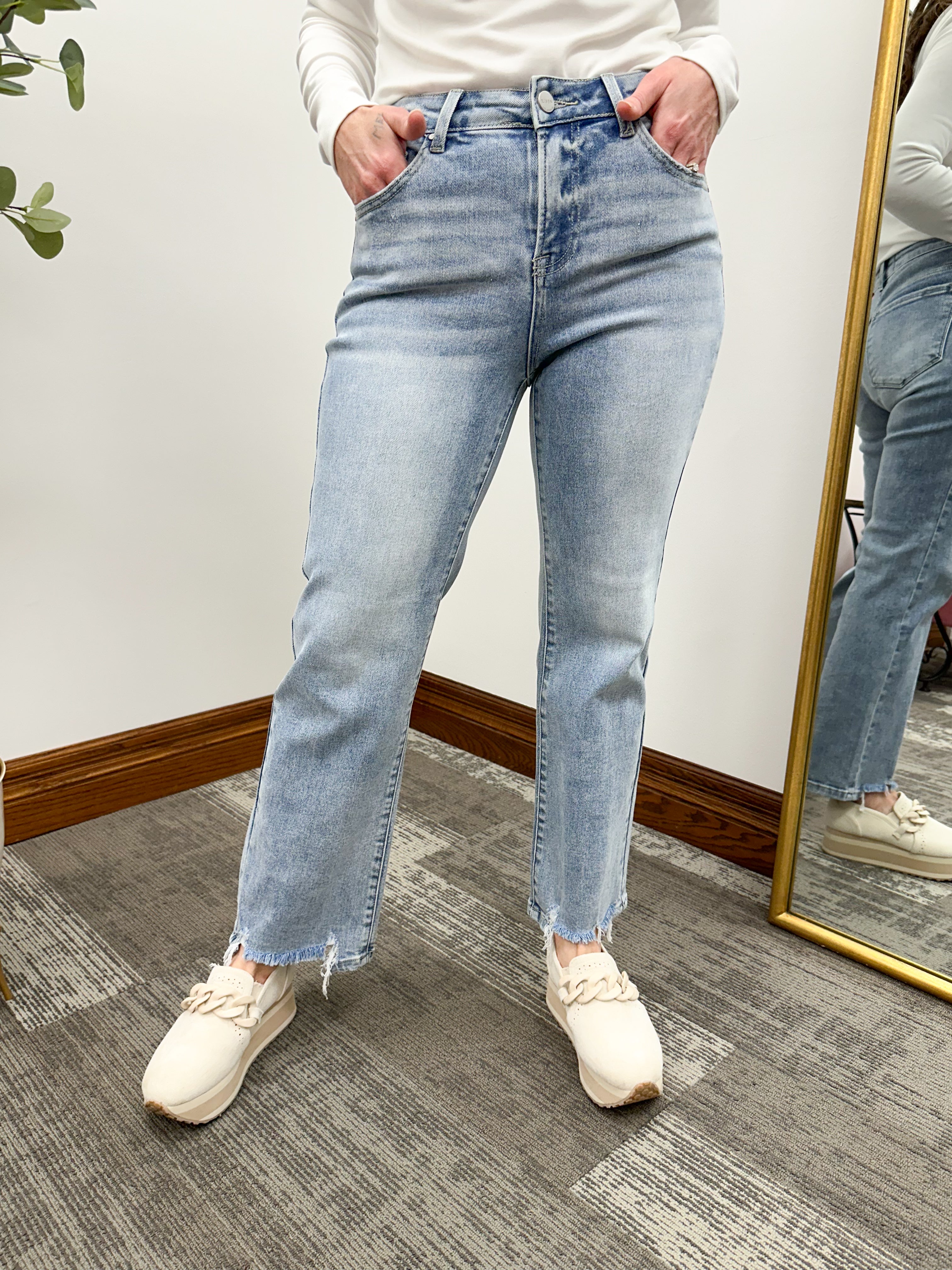 Laura HR Ankle Straight Jeans