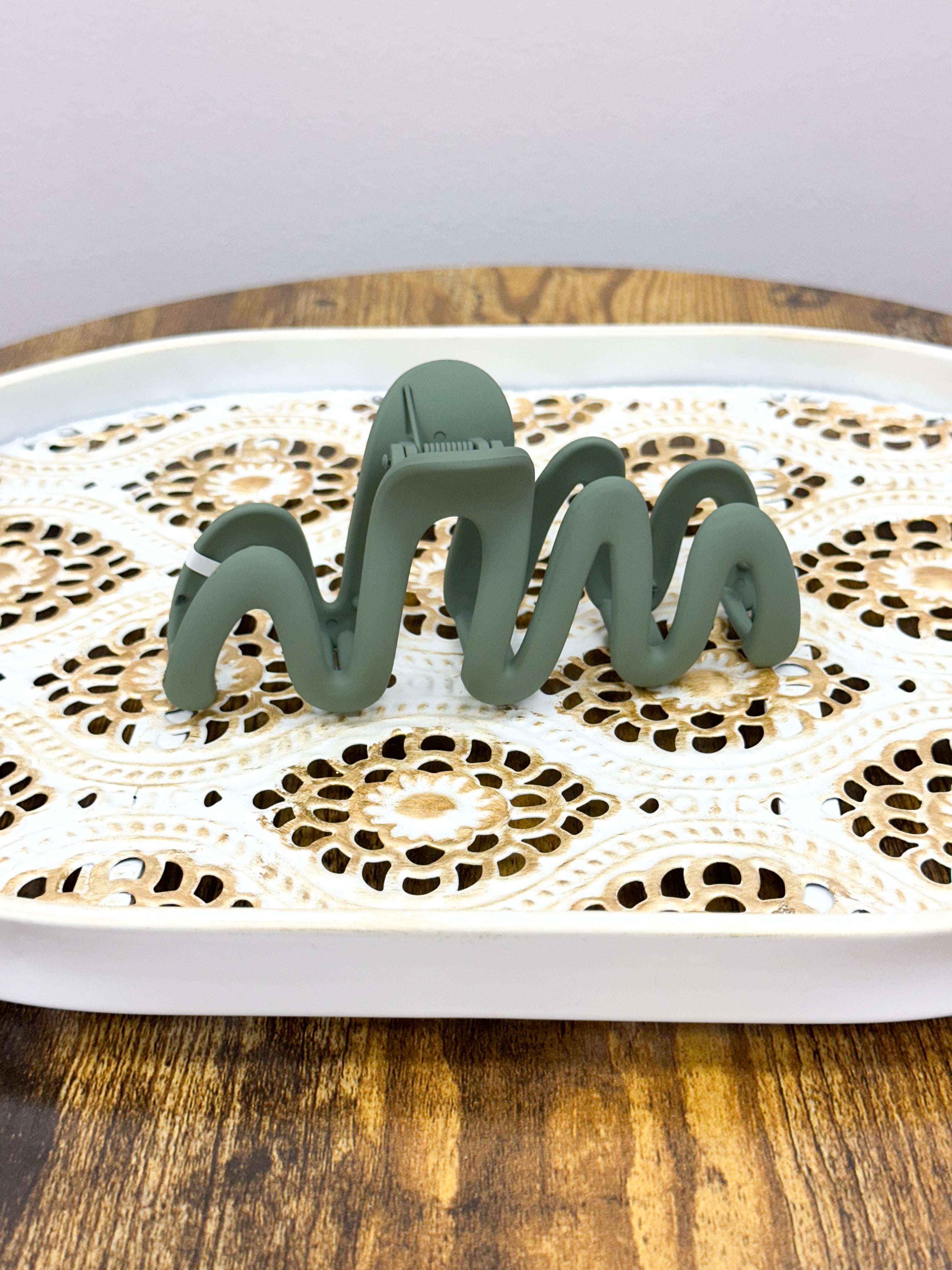 Large Wavy Claw Clip