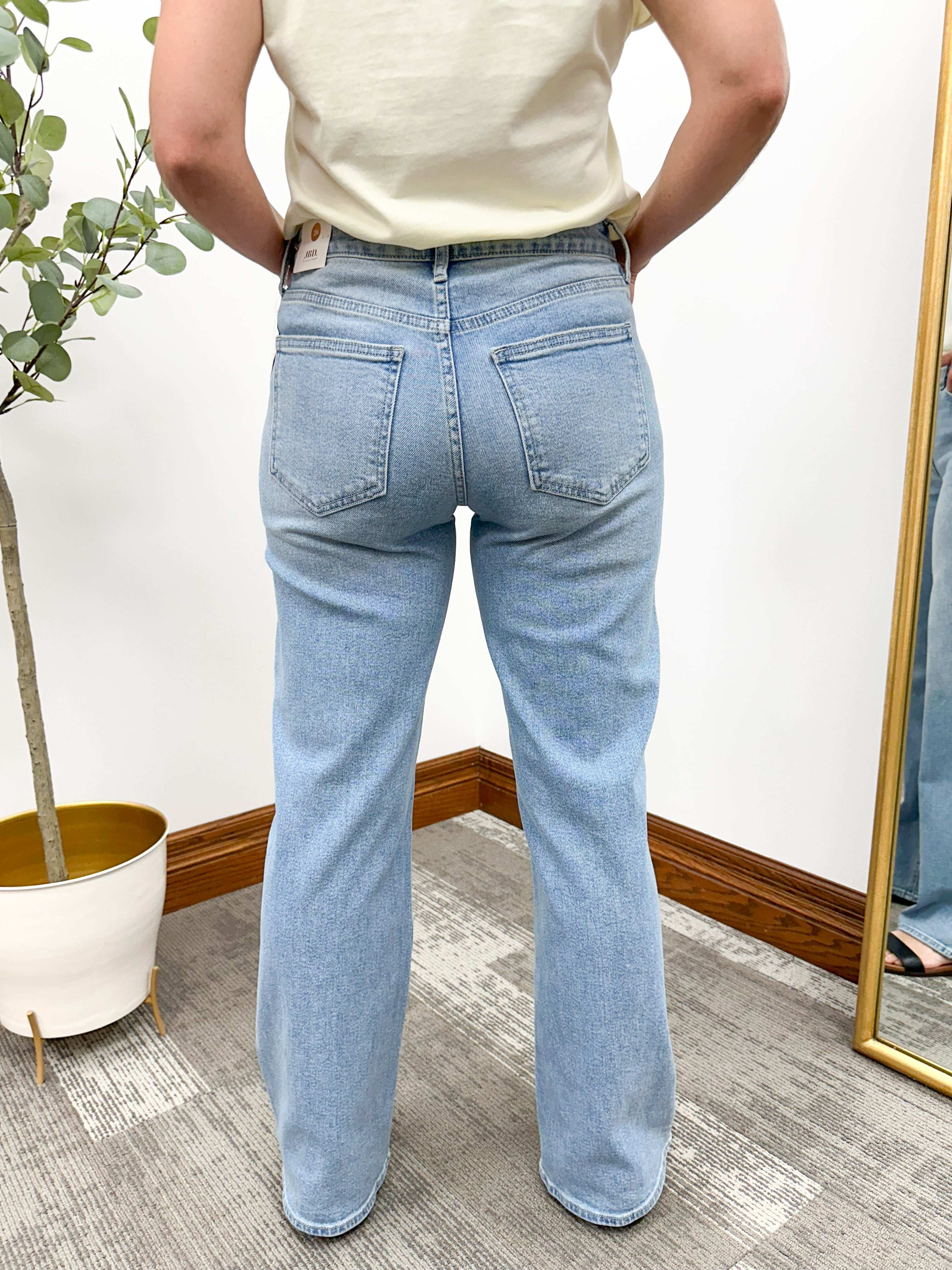Light Wash HR Straight Leg Jeans