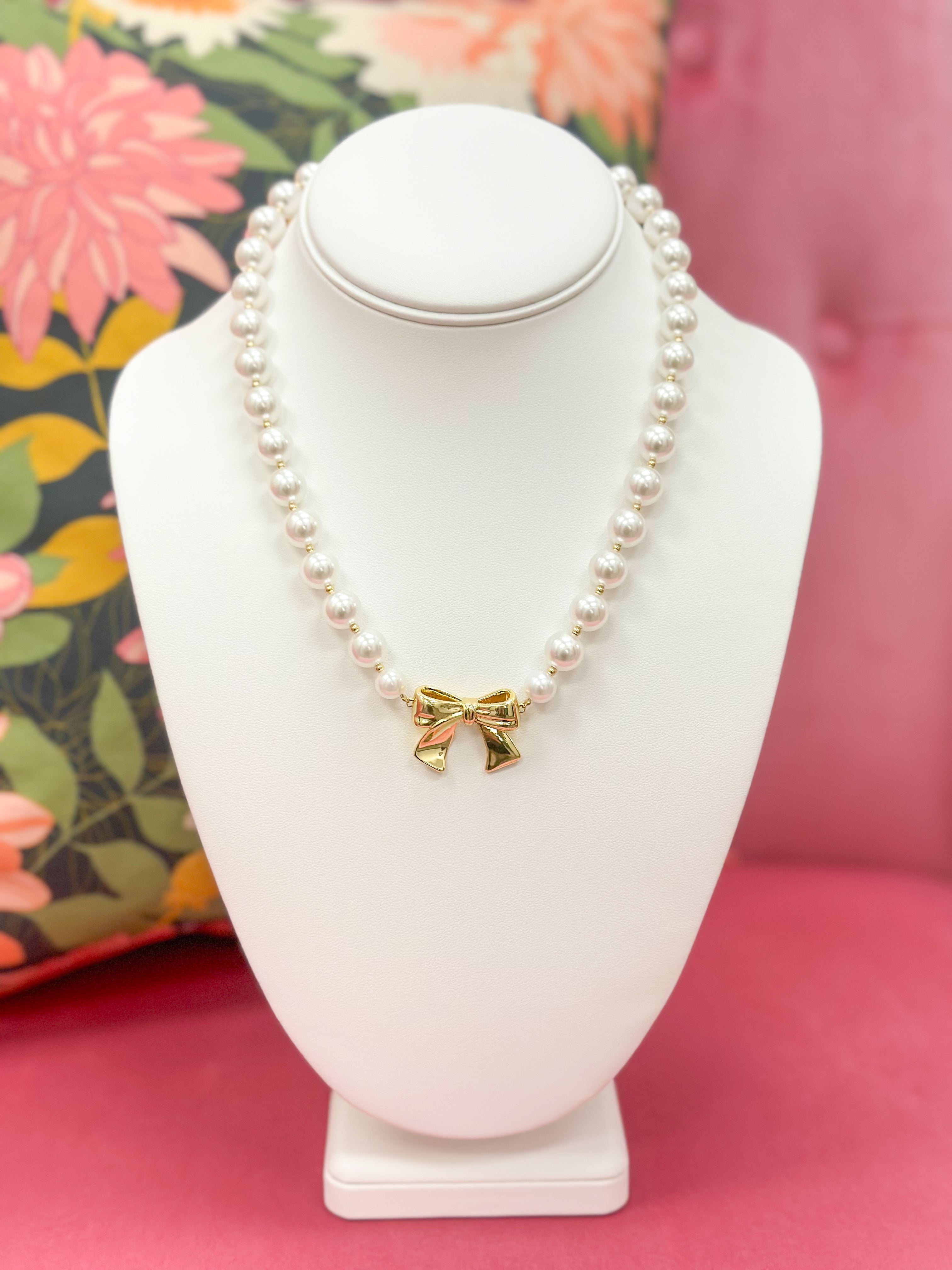 Bow and Pearls Necklace