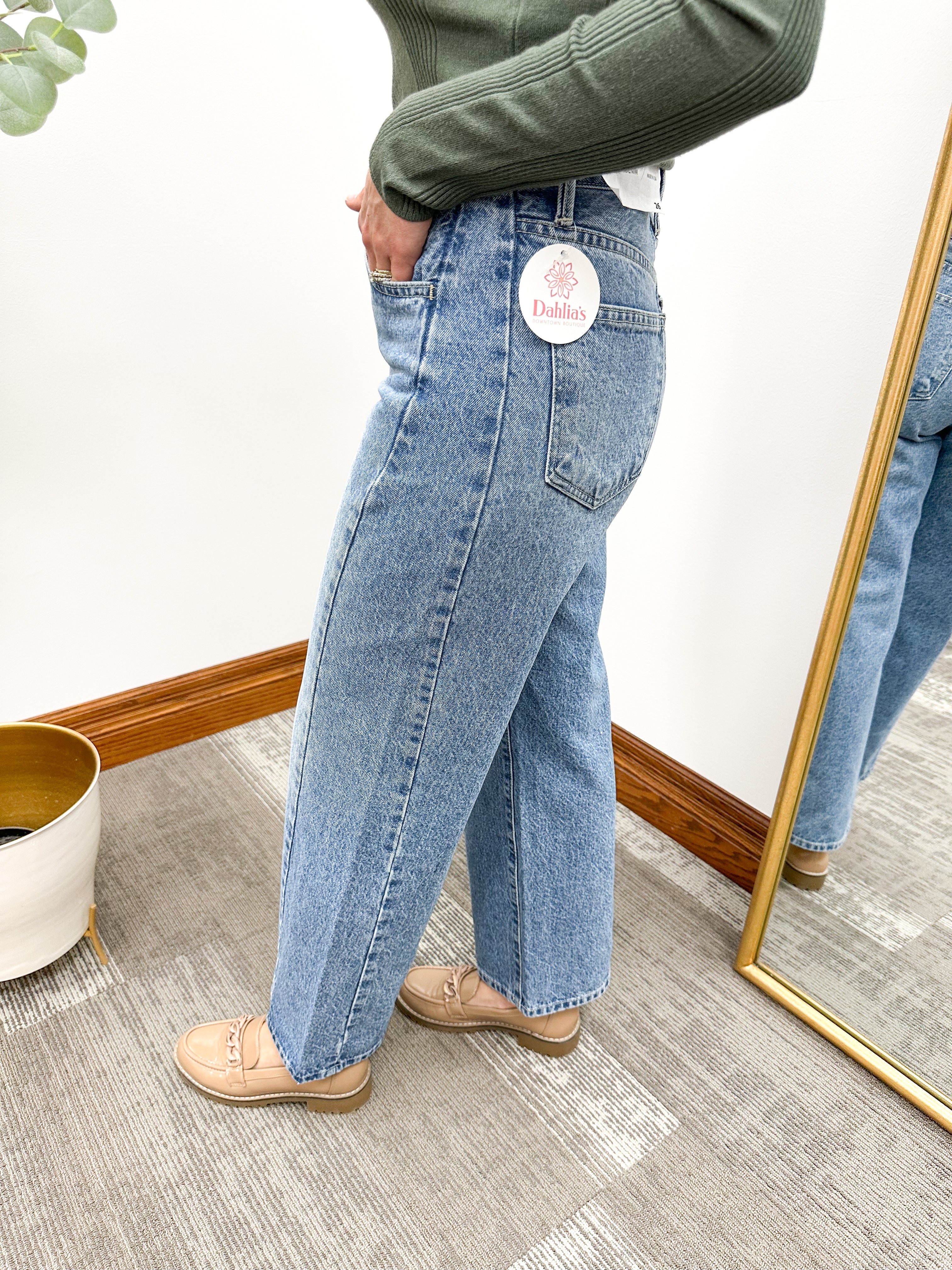 Medium Wash HR Barrel Twist Jeans