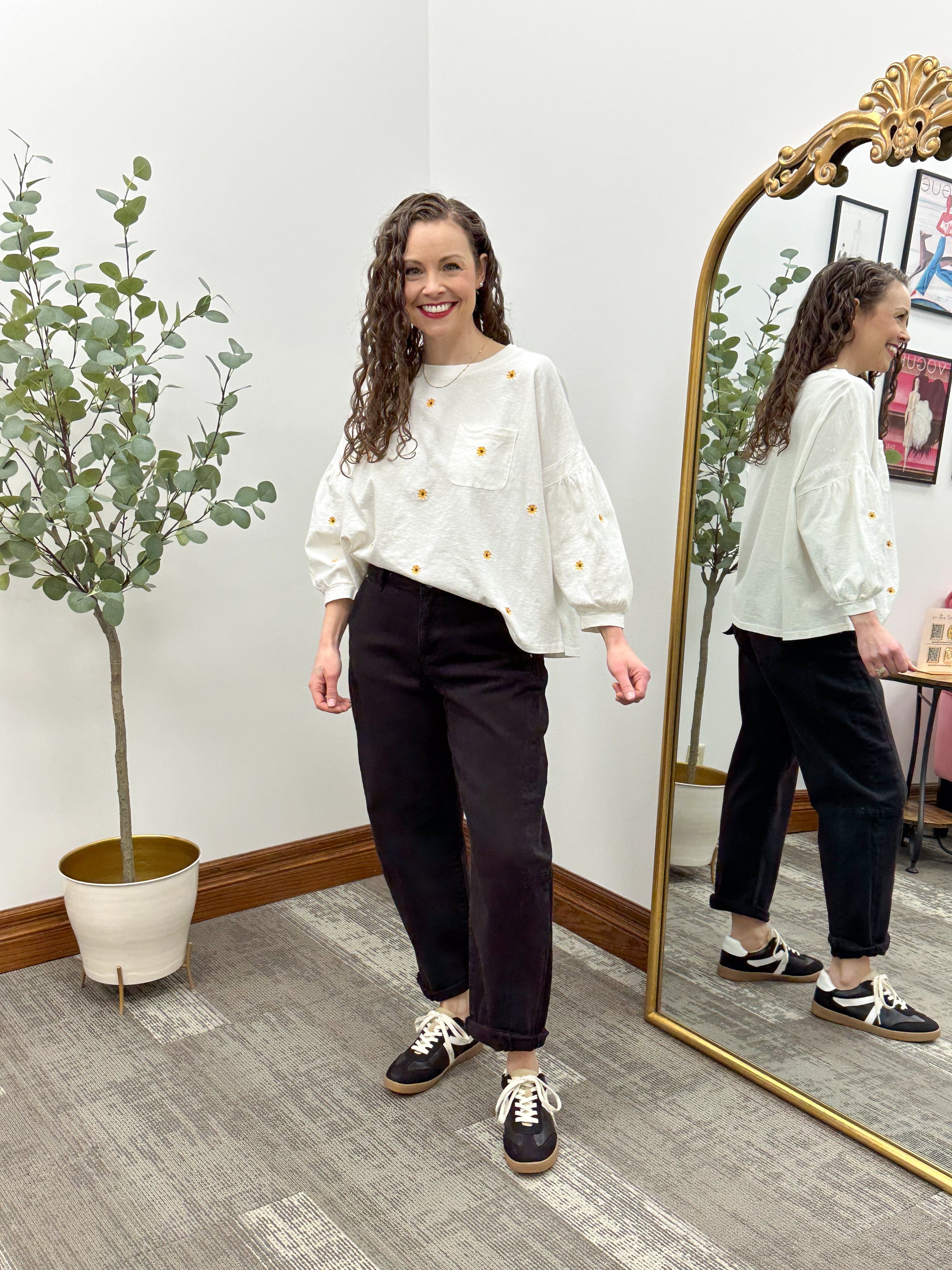 Daisy Embroidered 3/4 Sleeve Top