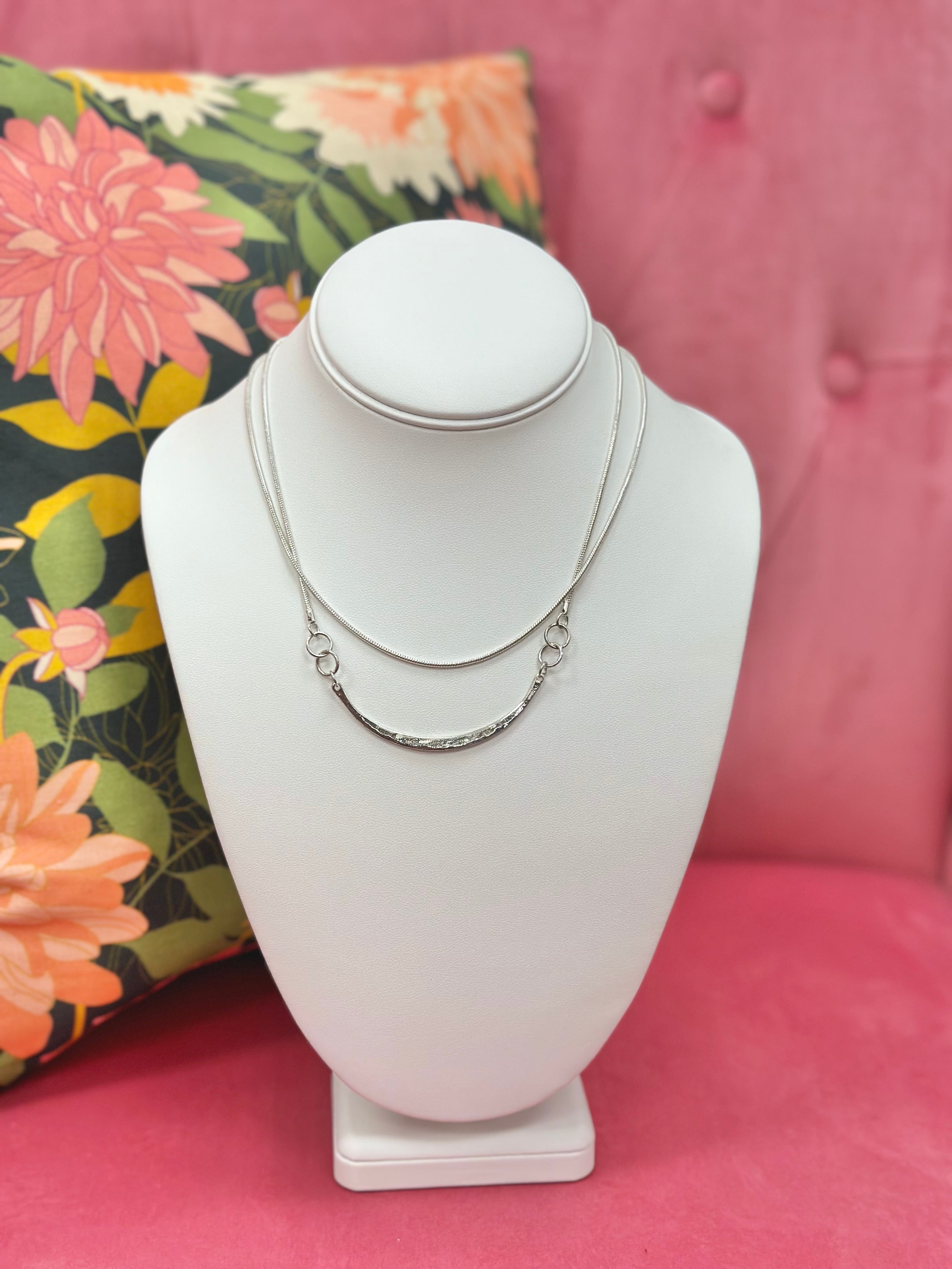 Curved Pendant Necklace