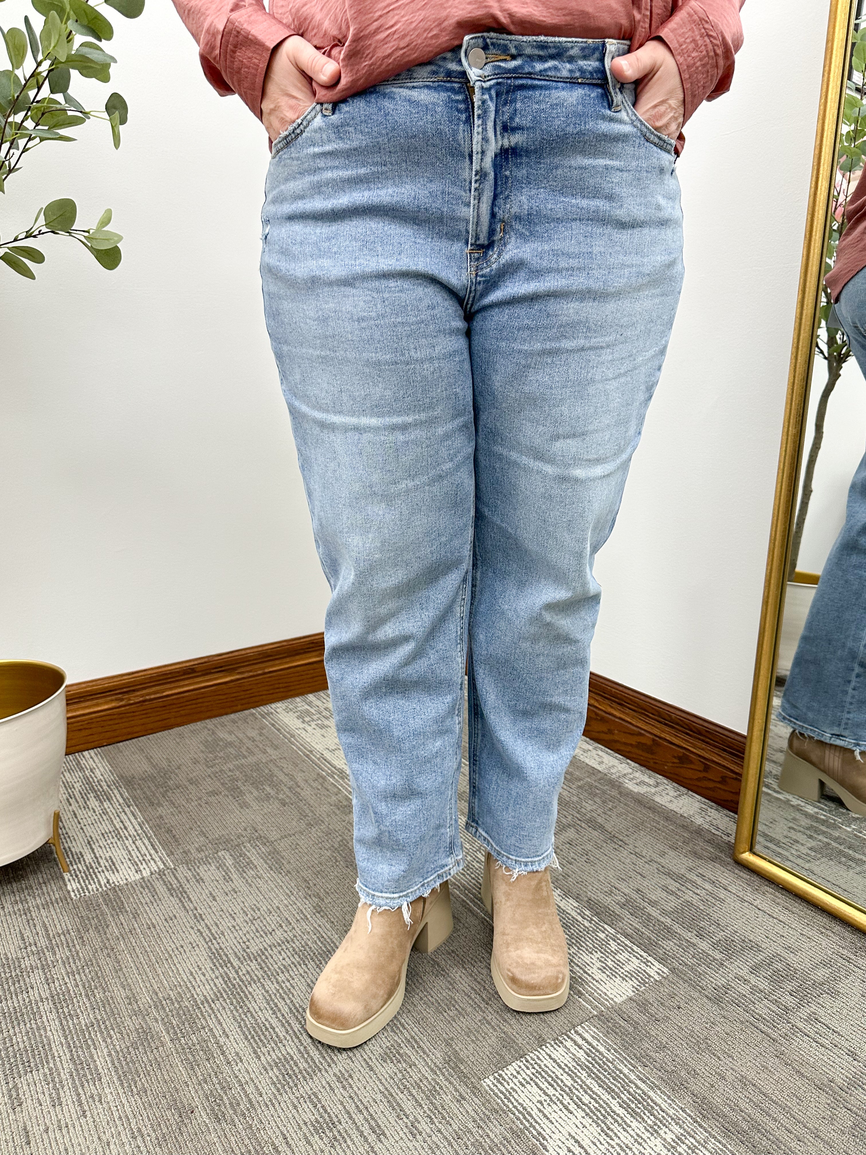 Skylar Super High Straight Fit Jeans