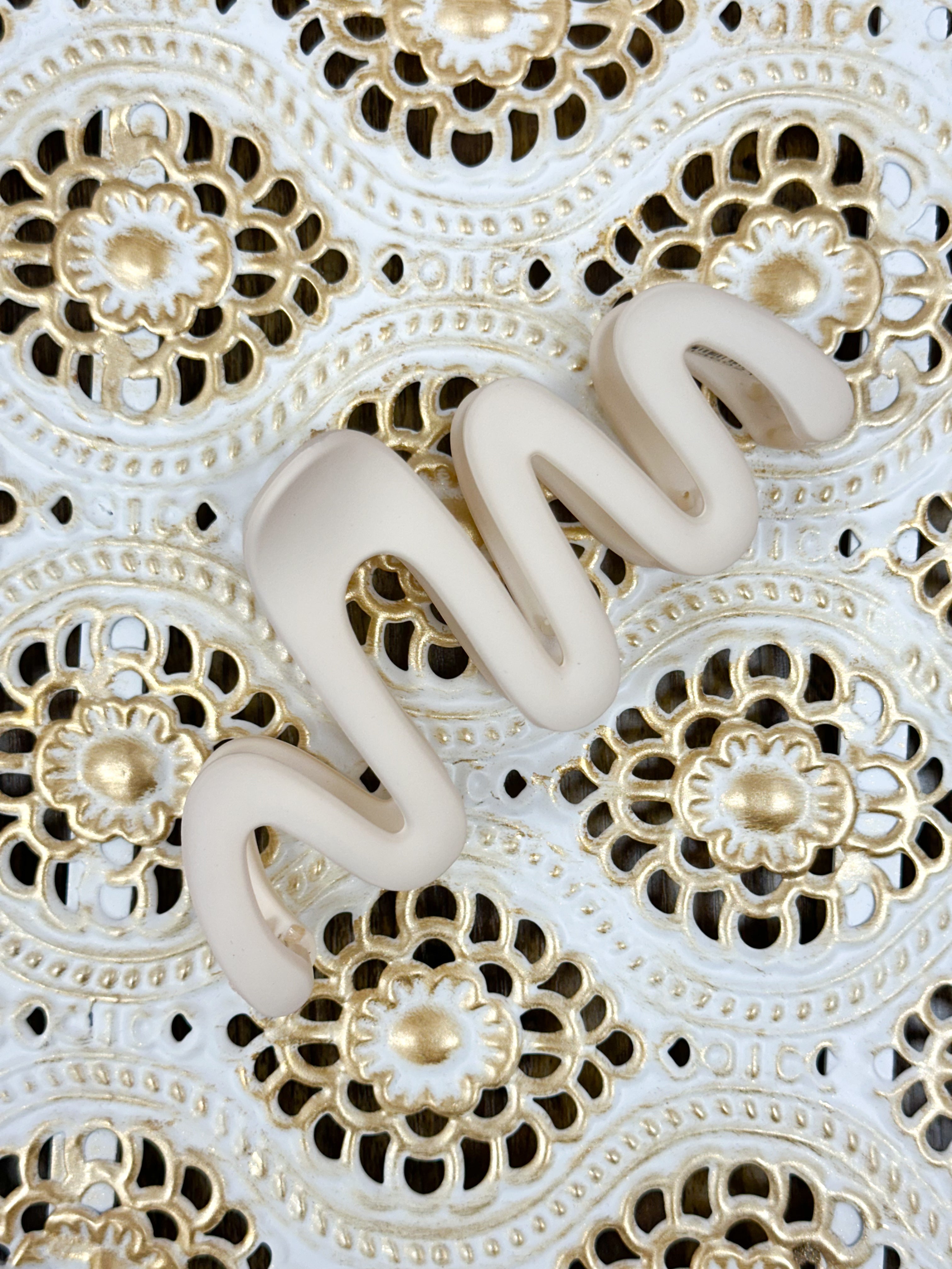 Large Wavy Claw Clip