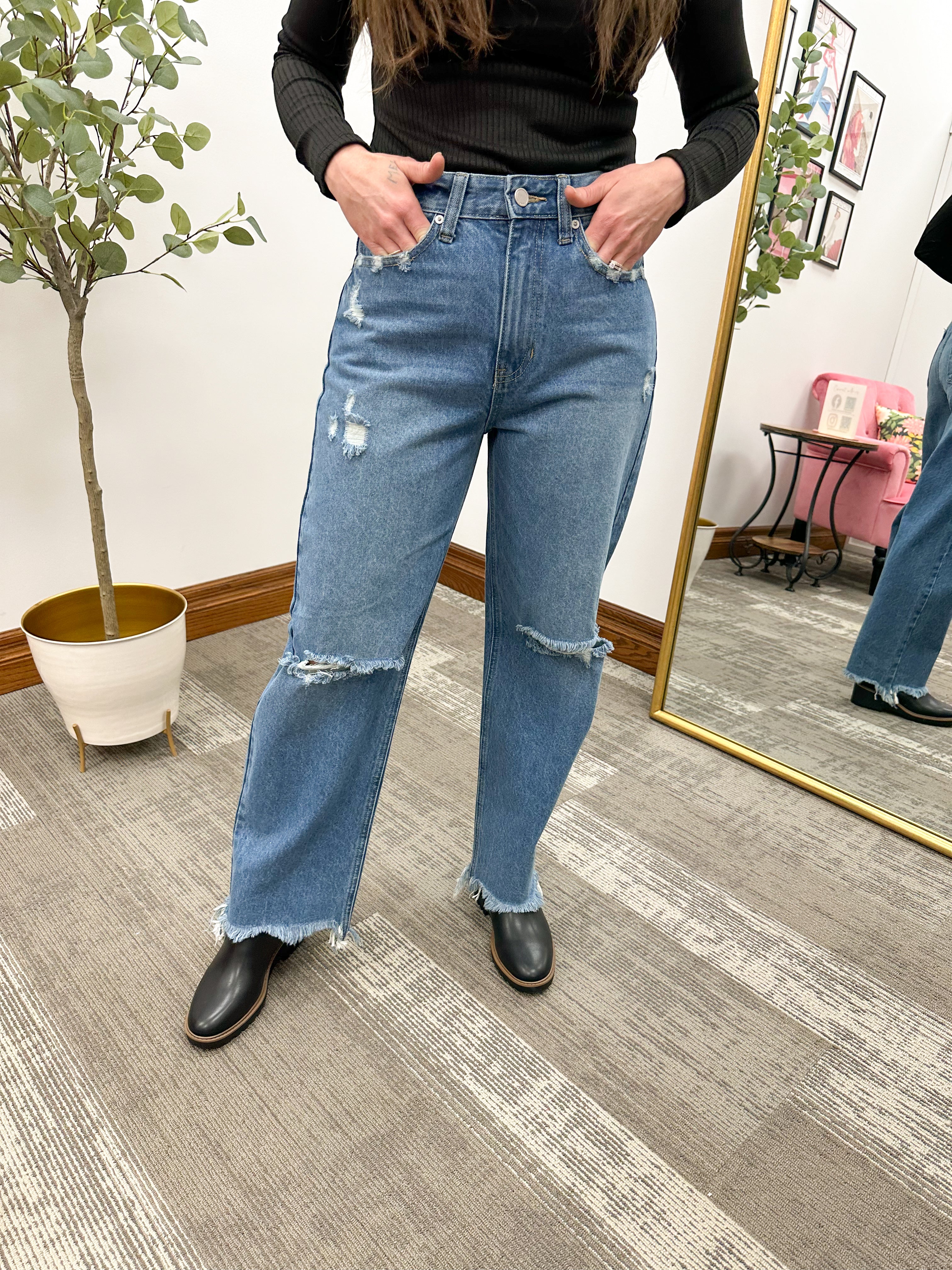 Lisa Mid Rise 90's Straight Jeans