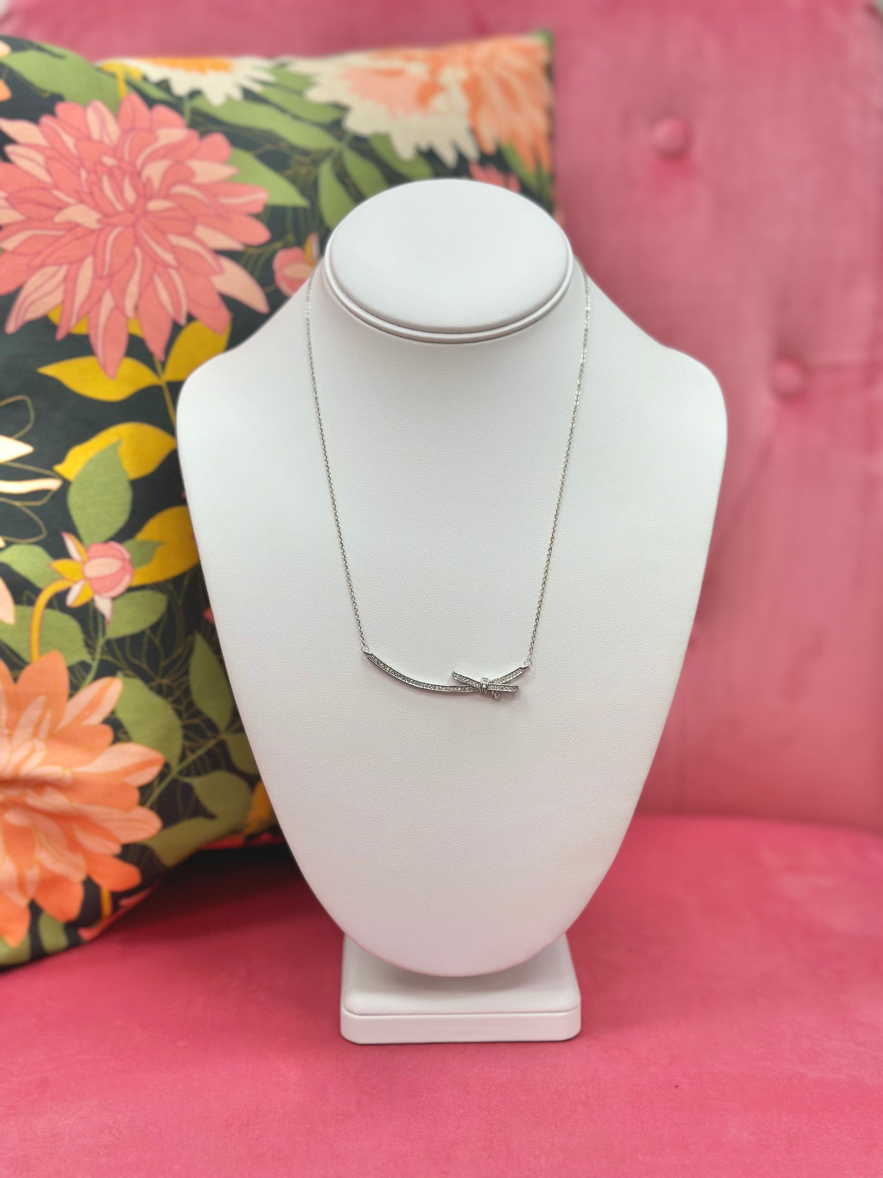 Bow Curved Pendant Necklace