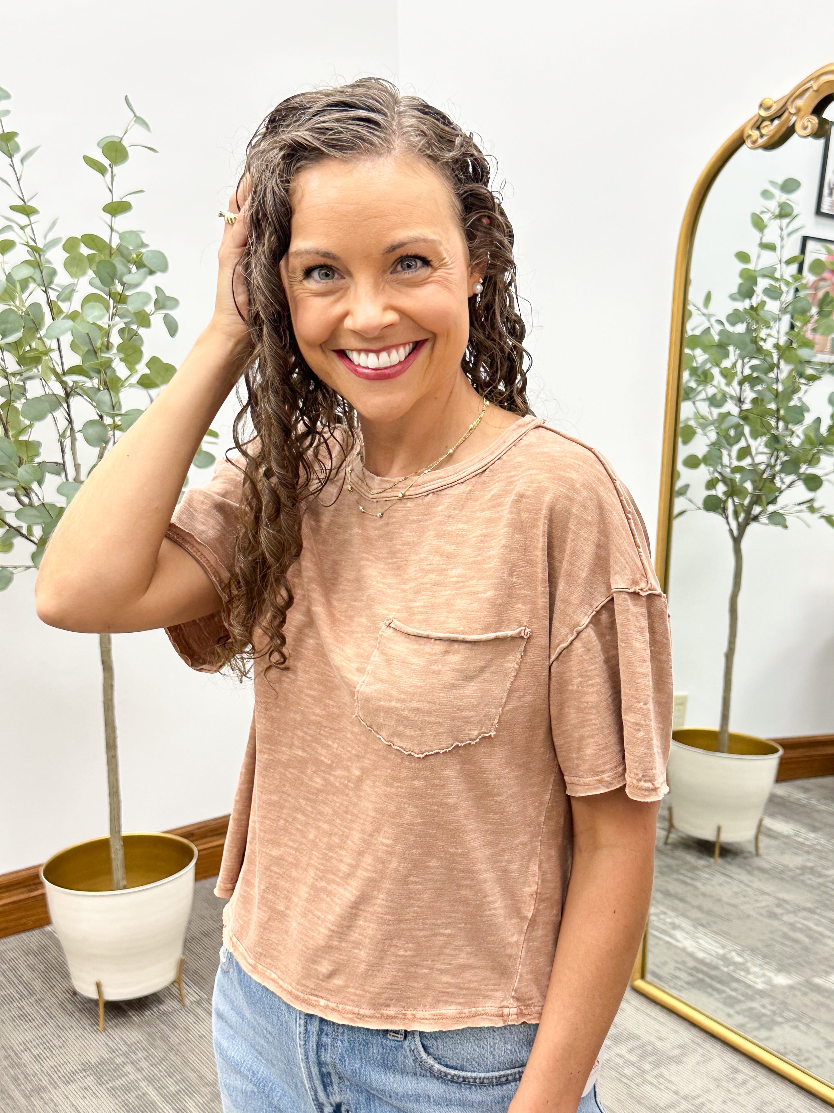 Brown shirt sleeve tshirt, cute brown tshirt, fall transition outfits, senior pictures, family photos