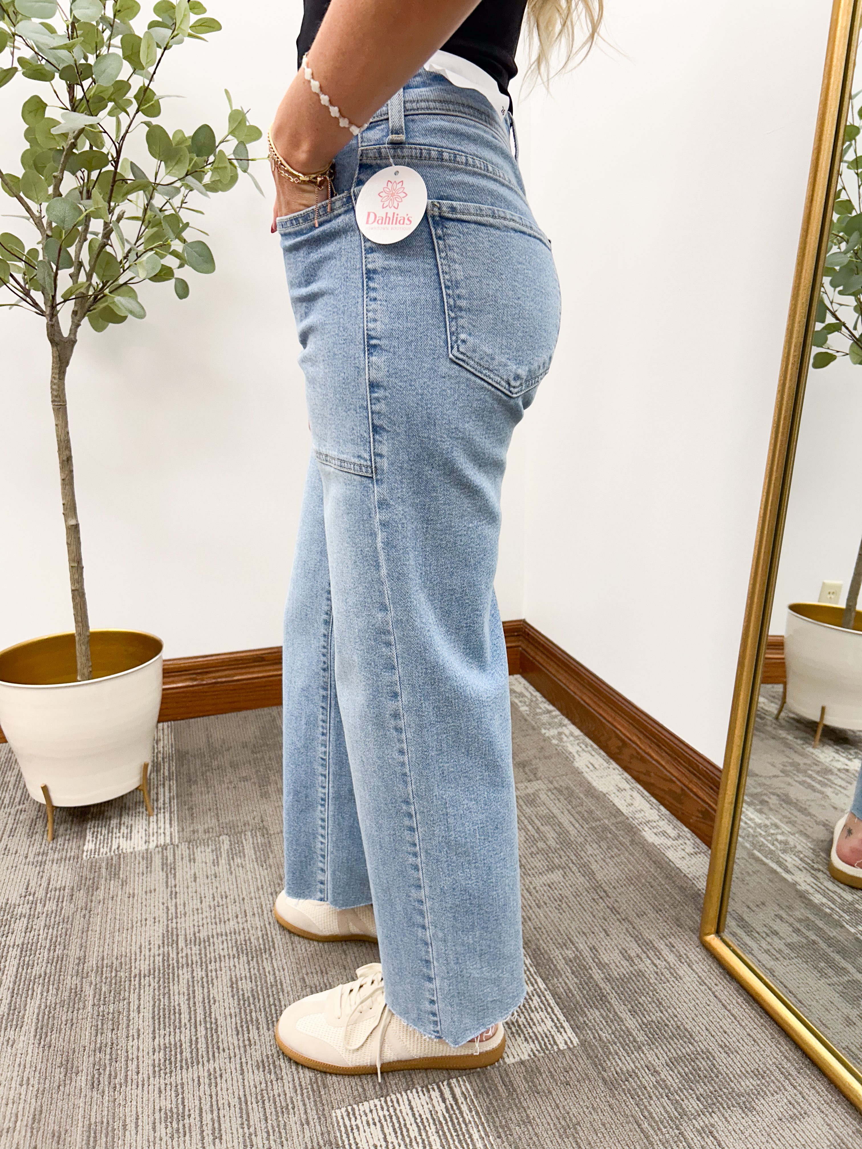 Light Wash HR Front Pocket Wide Leg Jeans