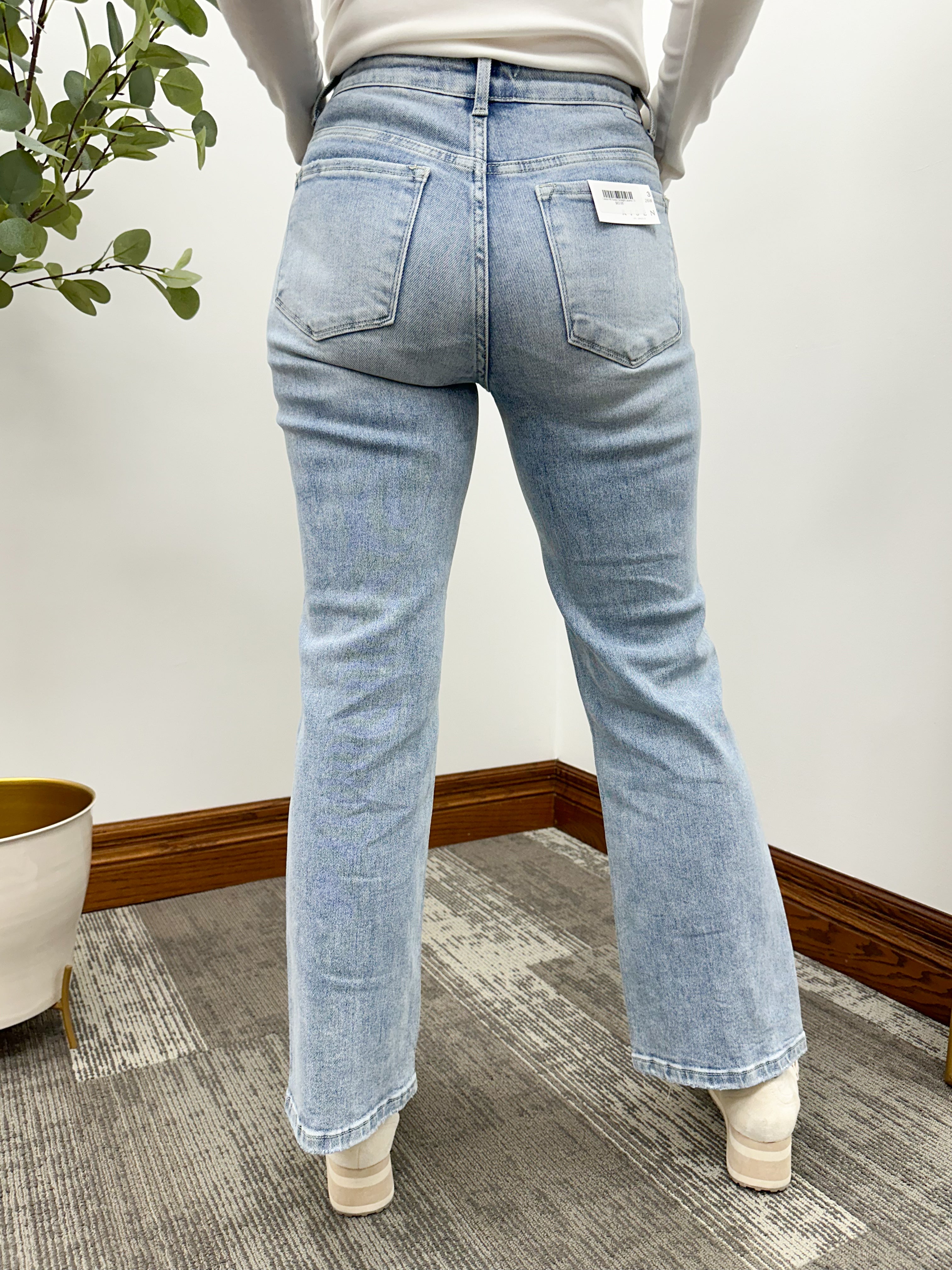 Laura HR Ankle Straight Jeans