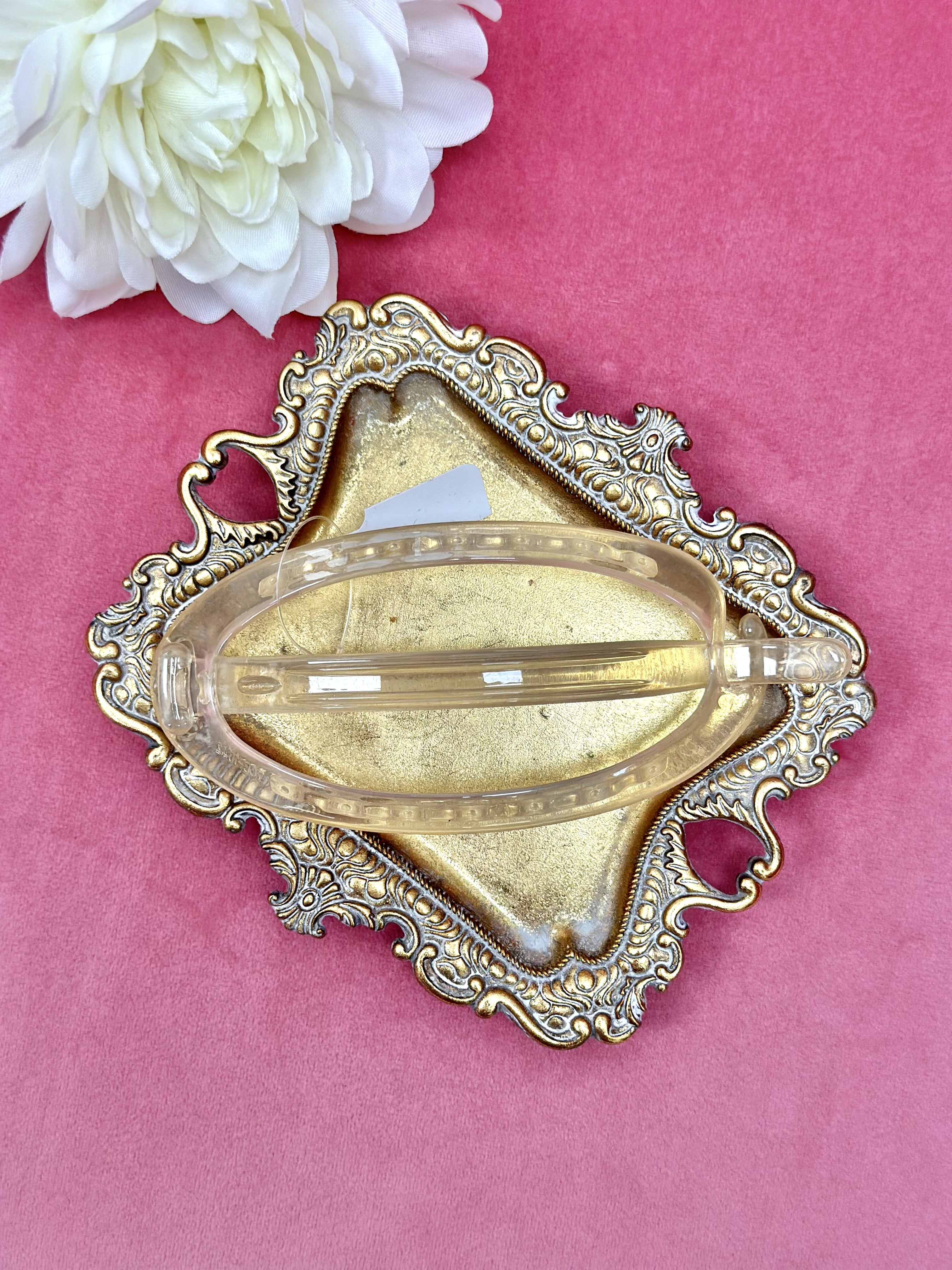 Cutout Oval Hair Clip